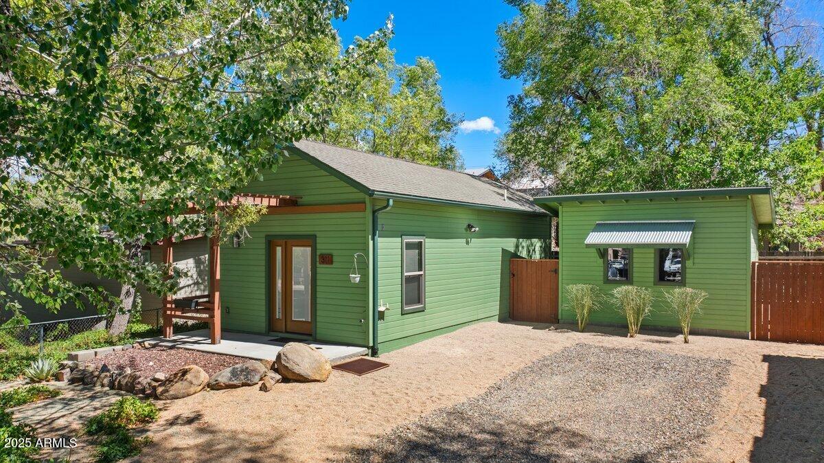 311 N WASHINGTON Avenue