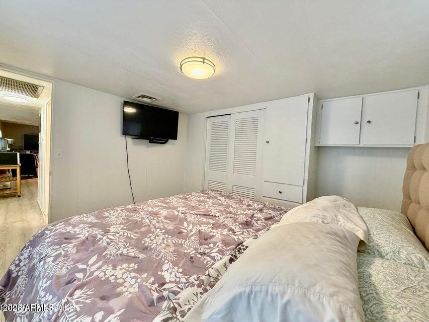 837 Division Street 32