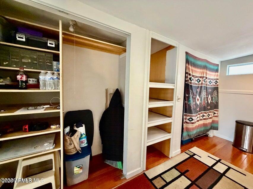 837 Division Street 32