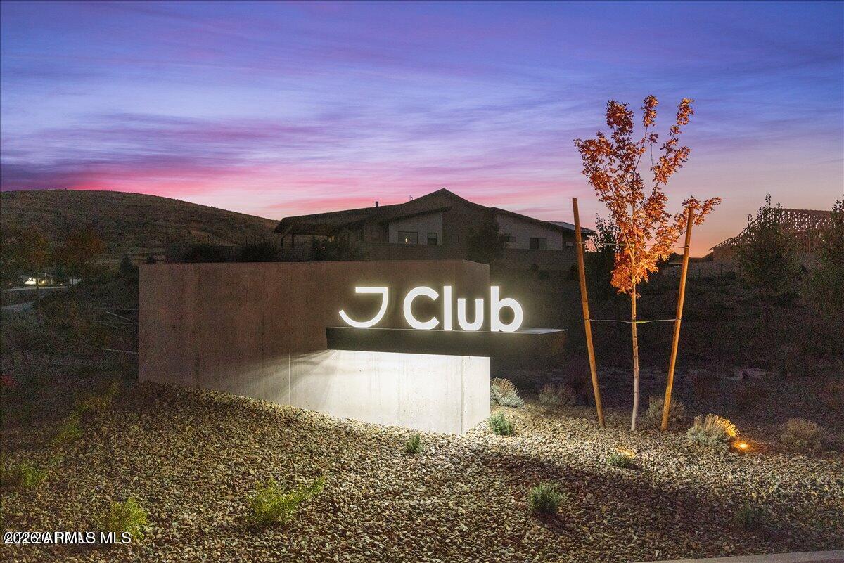 4472 N GARRETT Drive