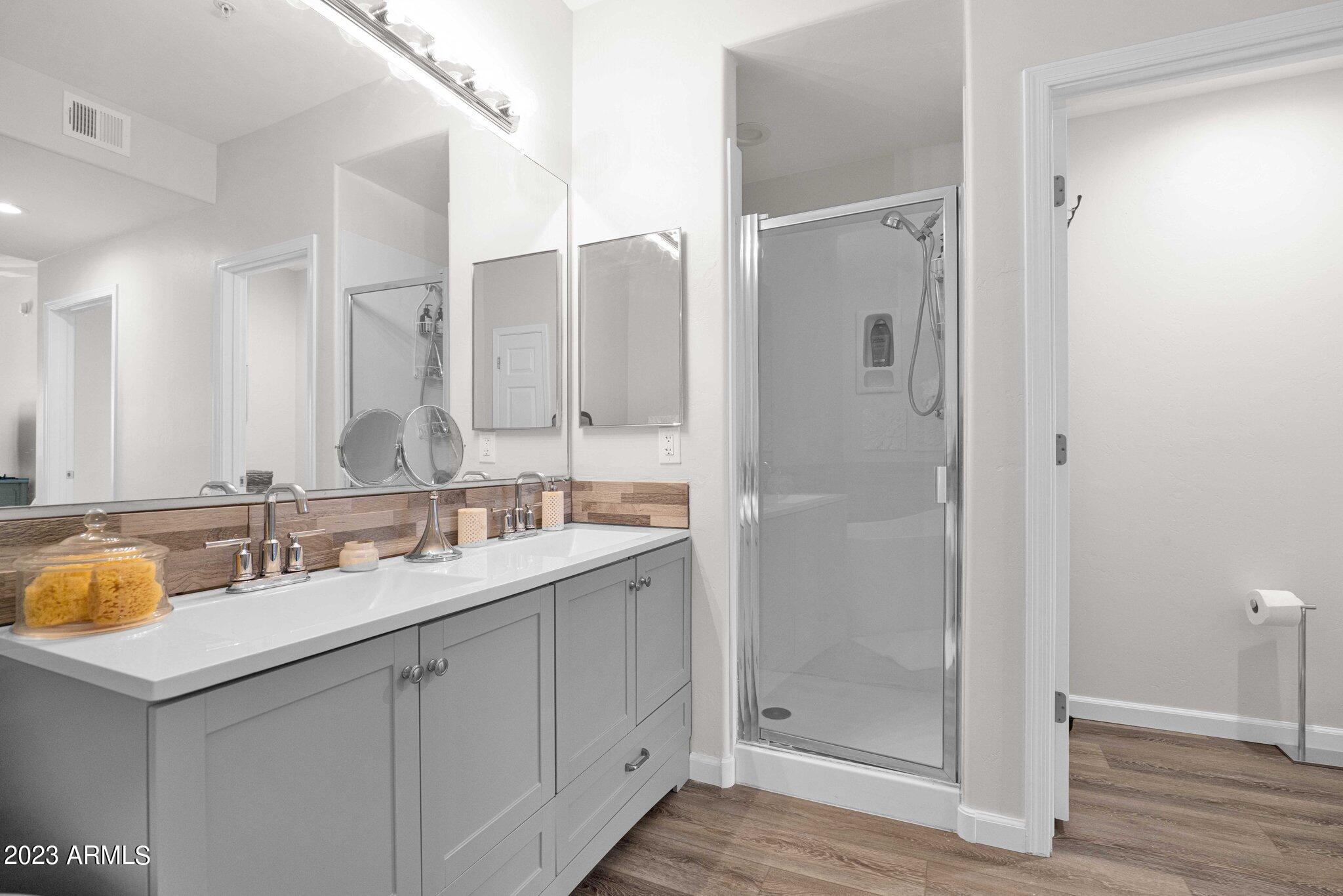 14000 N 94TH Street, 1088