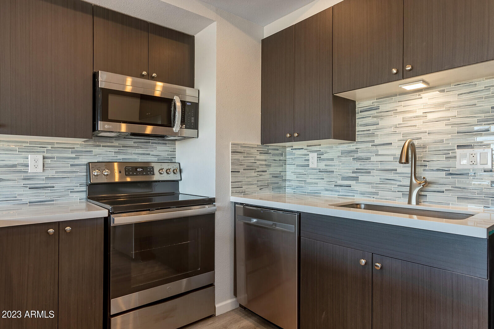 4750 N CENTRAL Avenue, 17N