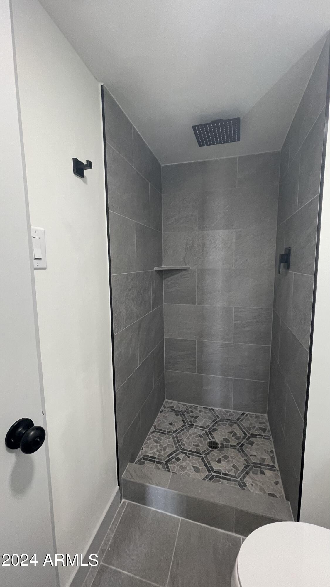 207 W CLARENDON Avenue, C22