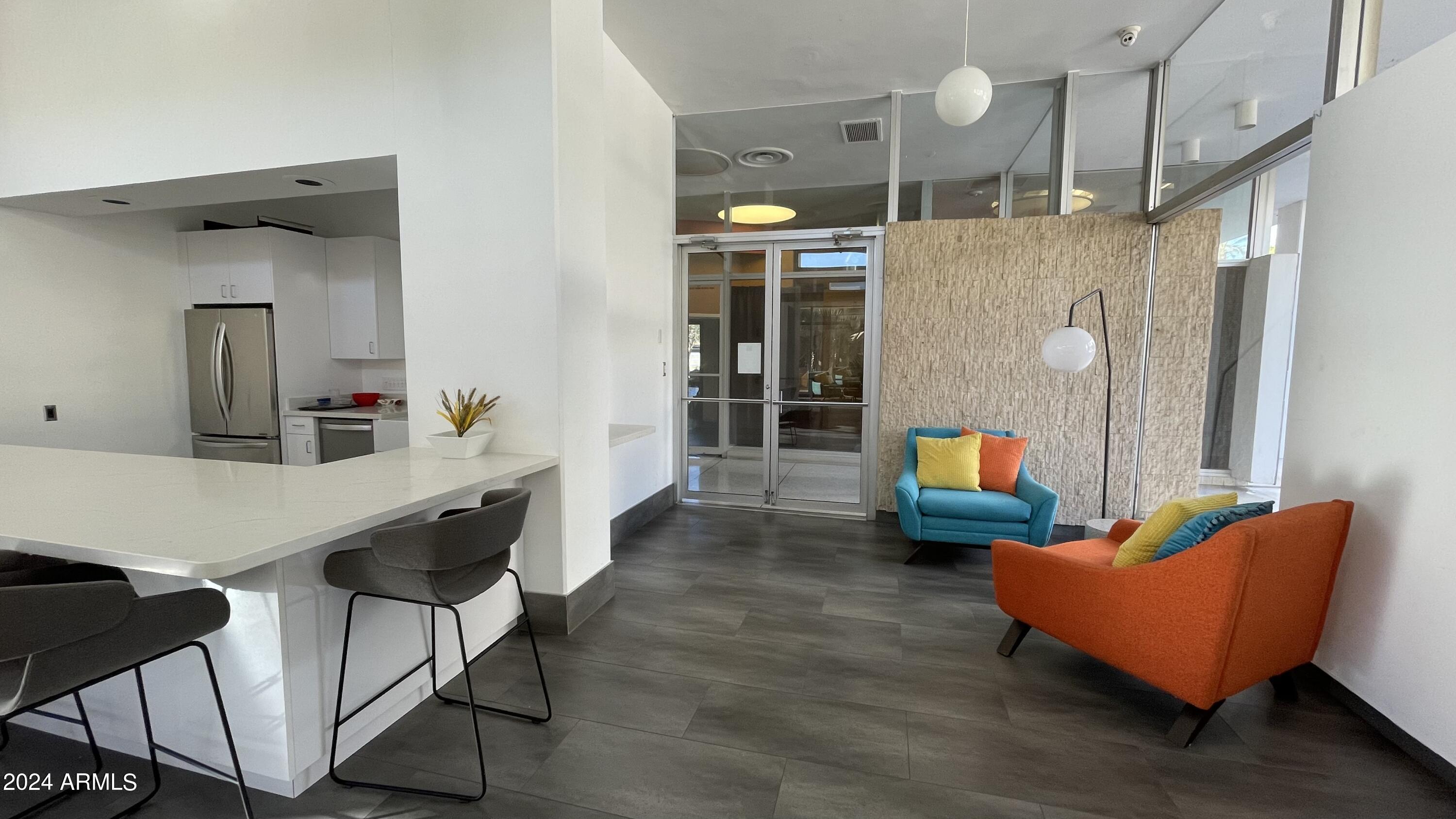 207 W CLARENDON Avenue, C22