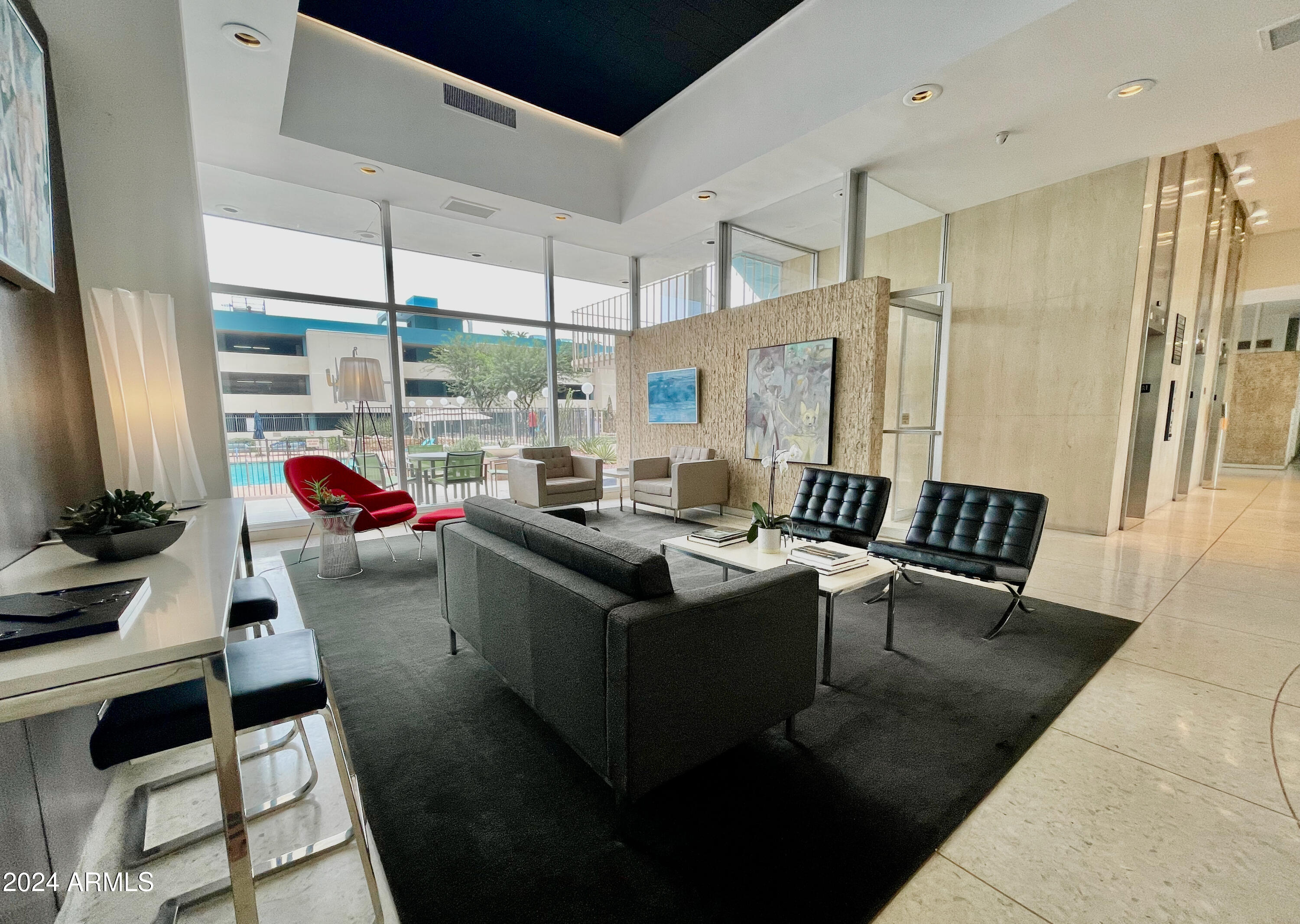 207 W CLARENDON Avenue, C22