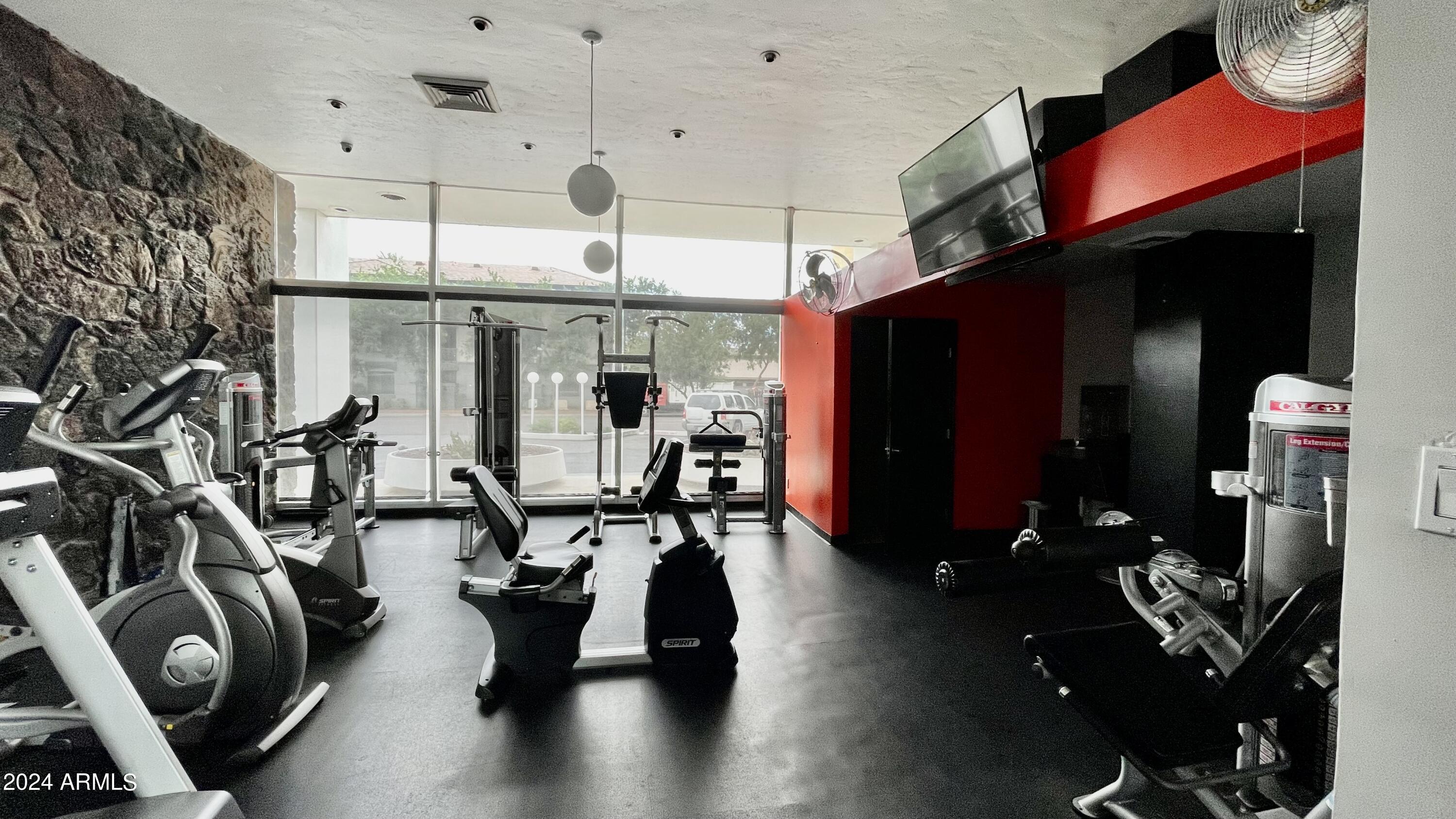 207 W CLARENDON Avenue, C22