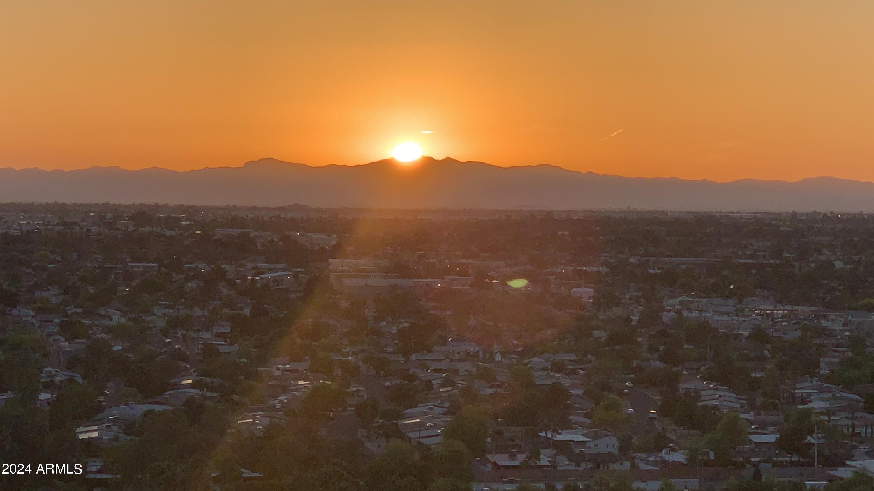 207 W CLARENDON Avenue, C22