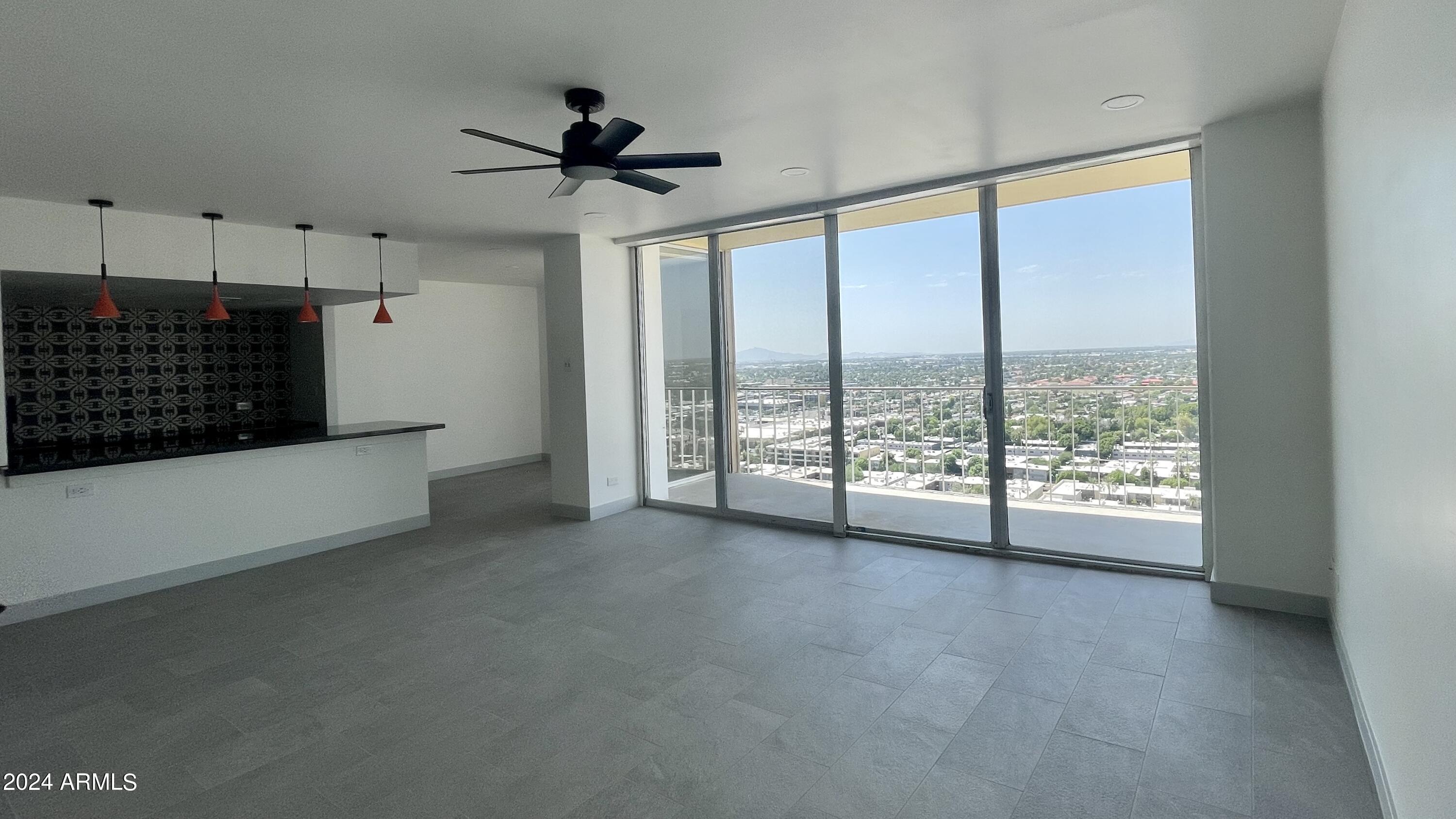 207 W CLARENDON Avenue, C22