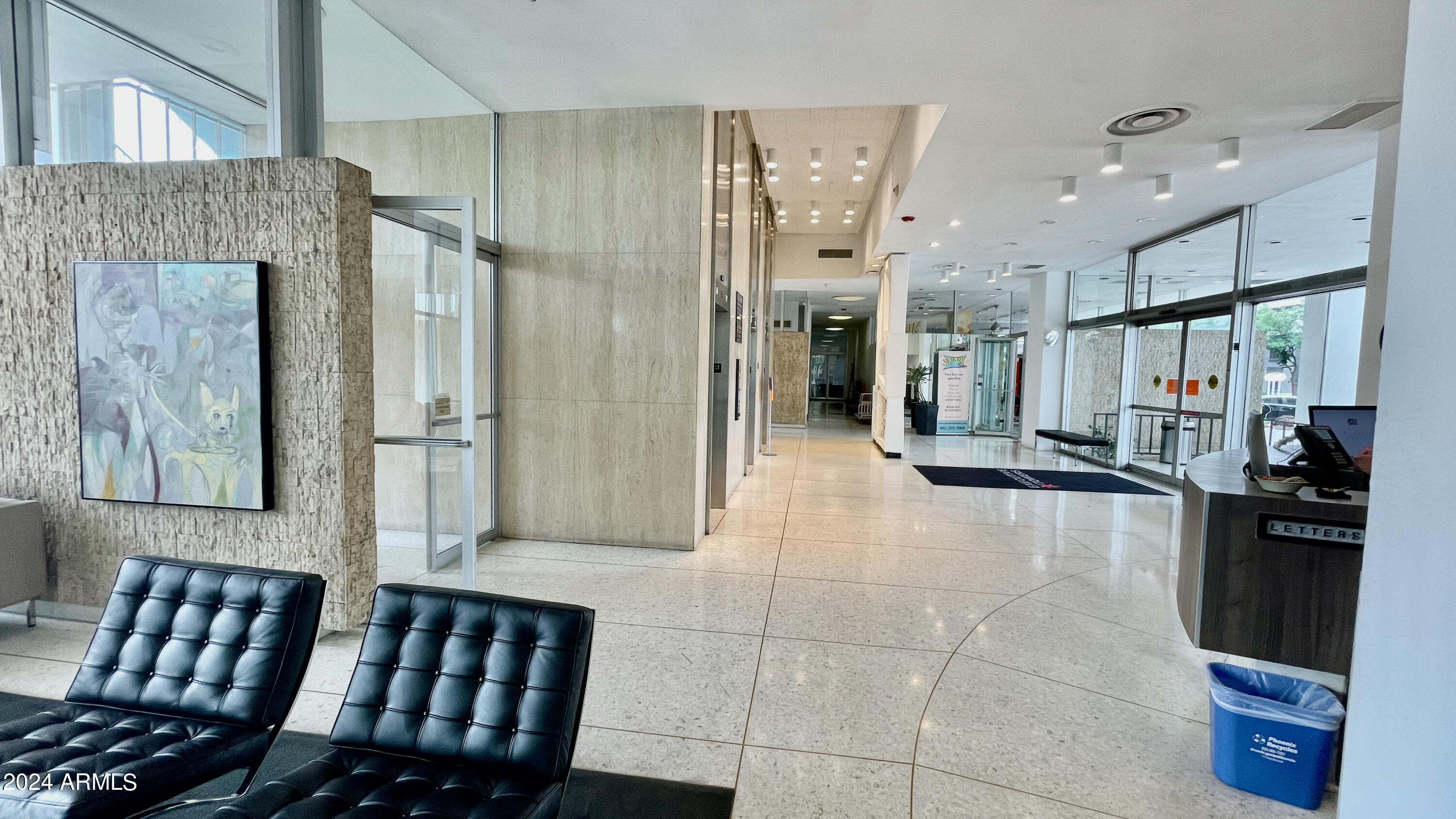 207 W CLARENDON Avenue, C22