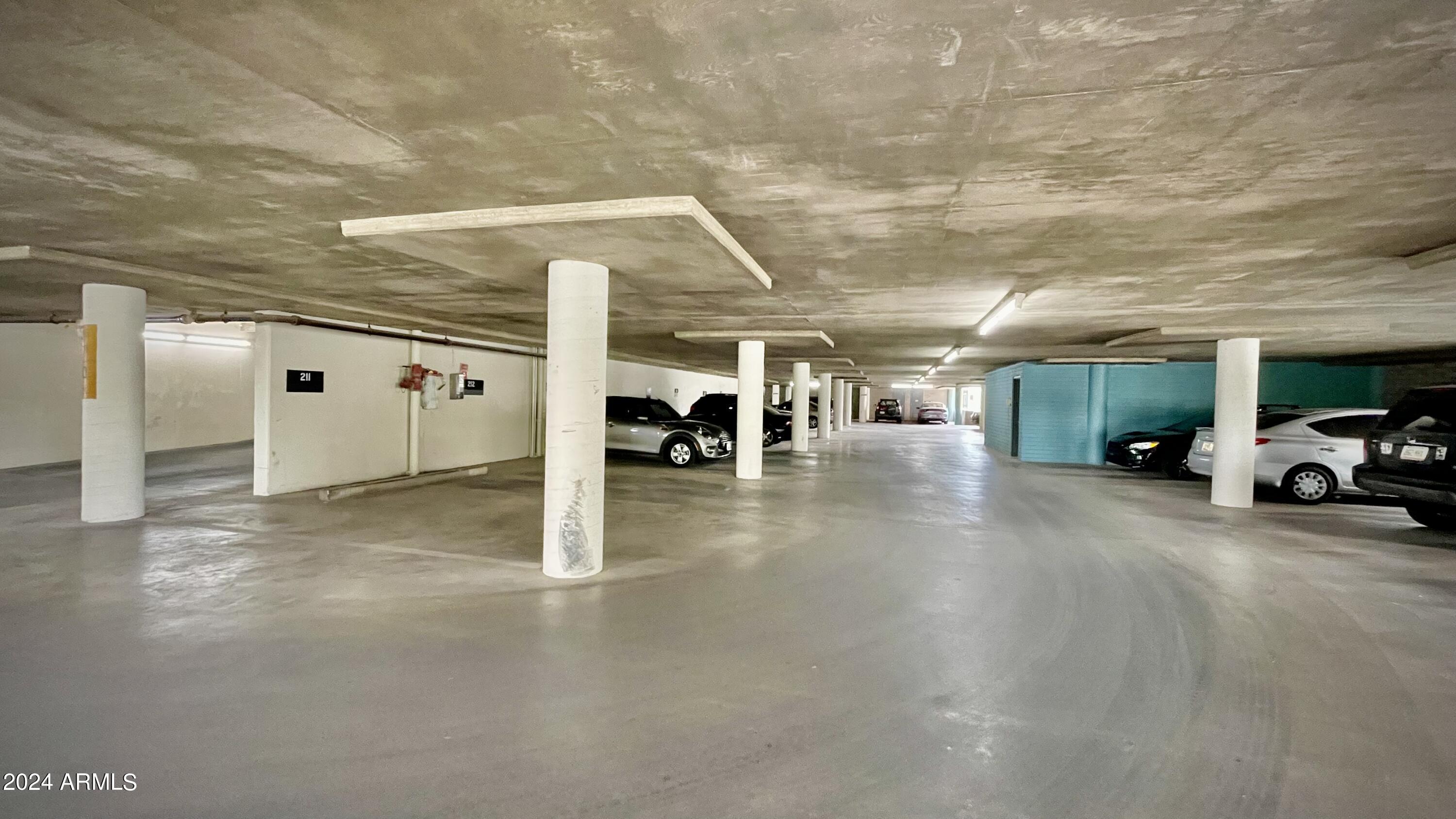 207 W CLARENDON Avenue, C22