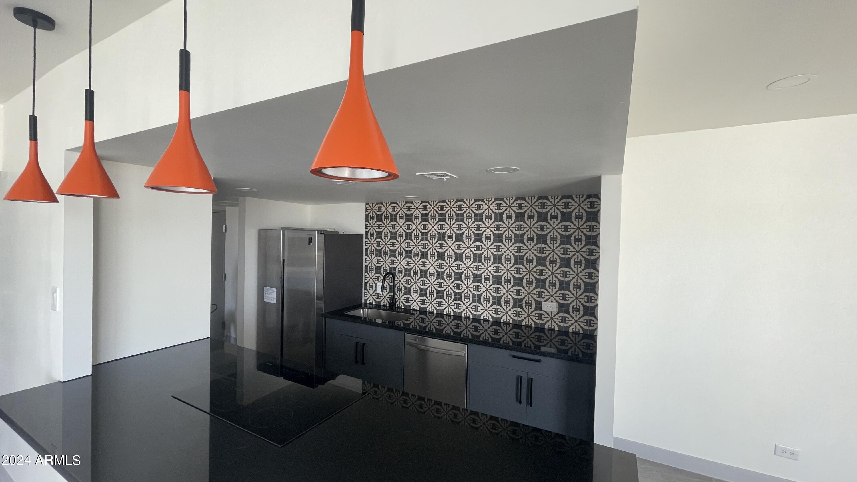 207 W CLARENDON Avenue, C22