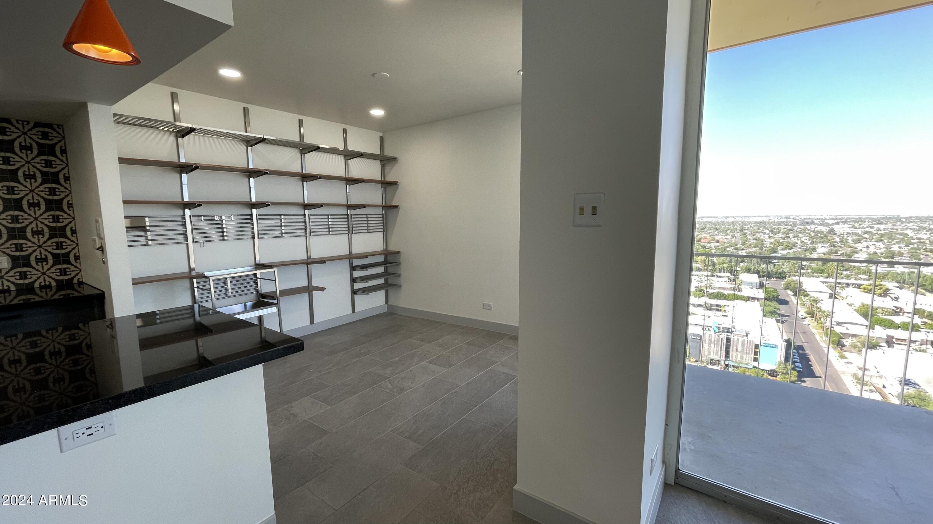 207 W CLARENDON Avenue, C22