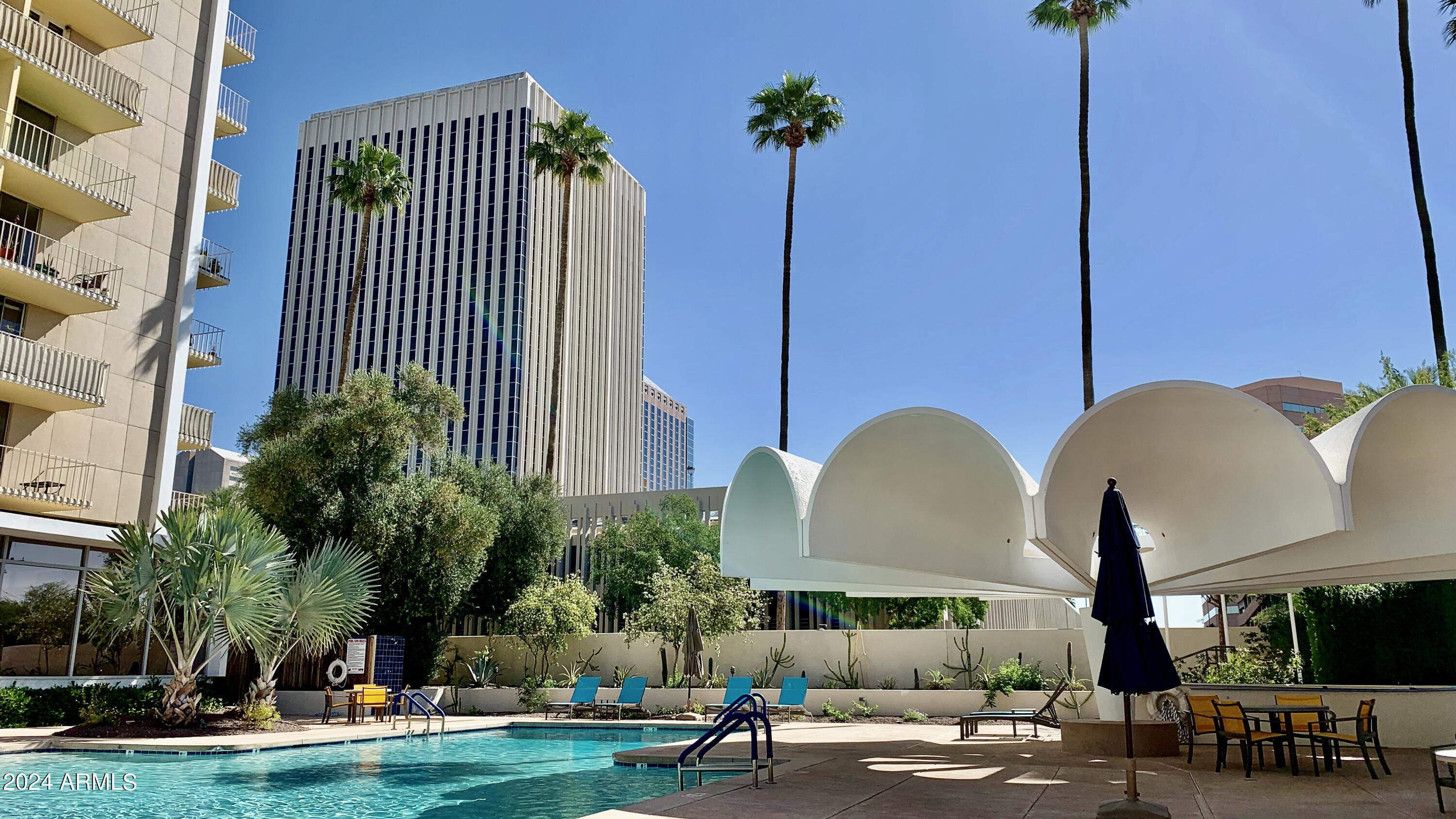 207 W CLARENDON Avenue, C22