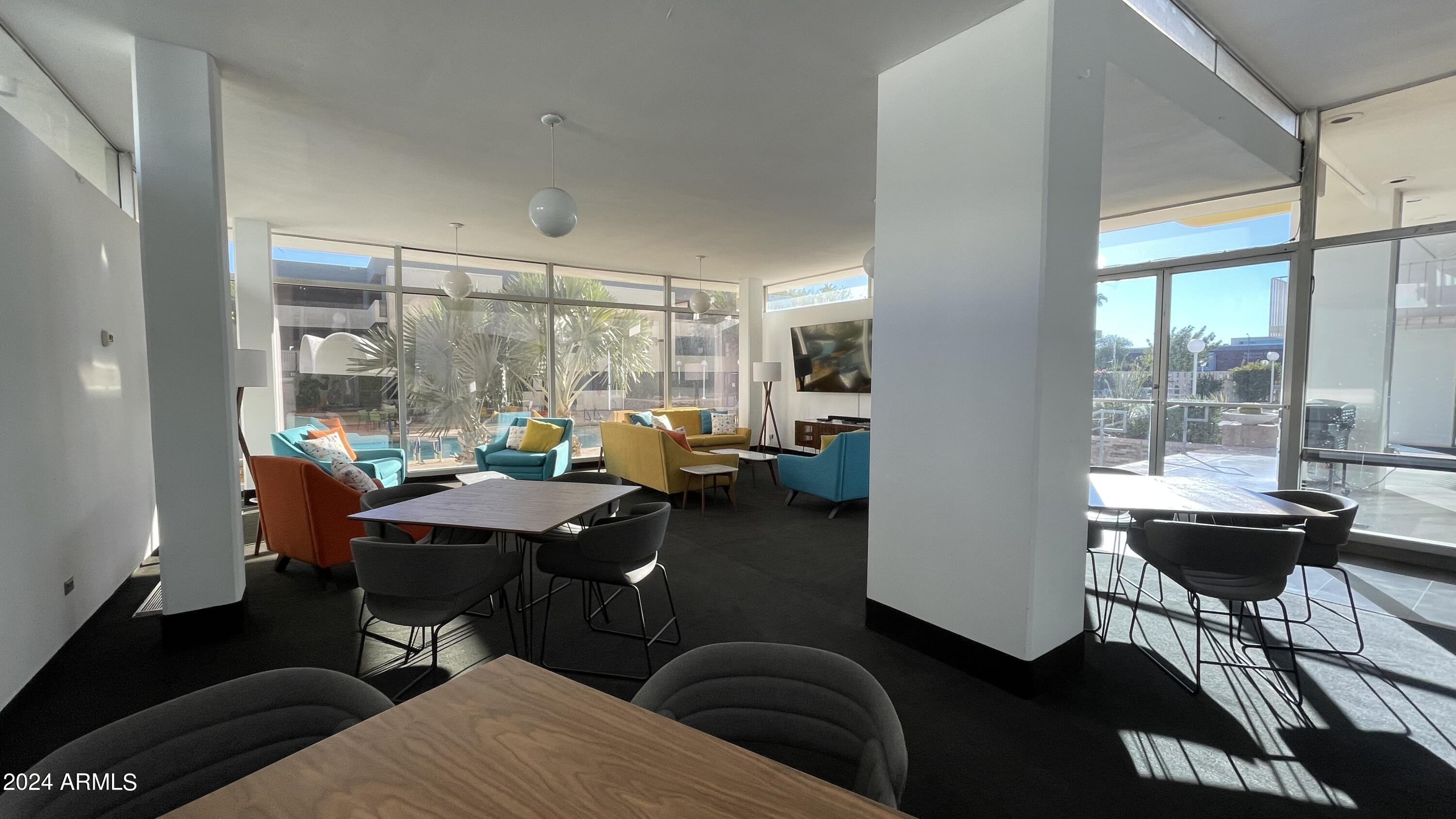 207 W CLARENDON Avenue, C22