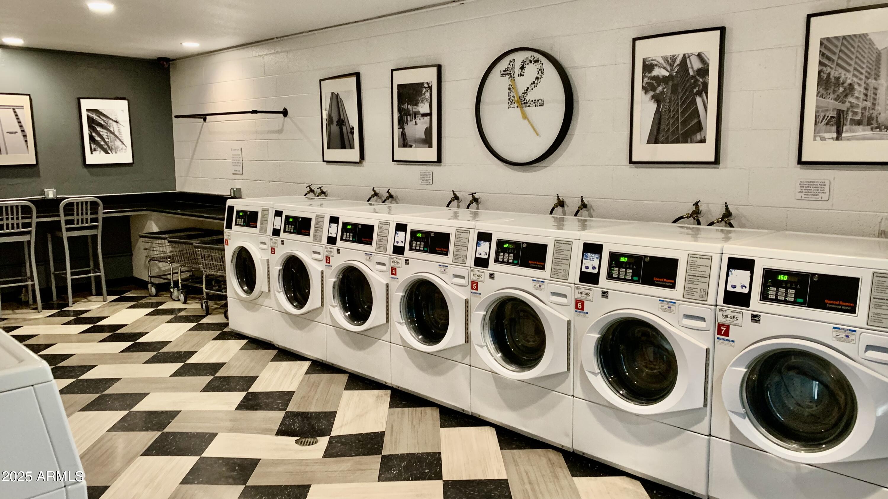 4750 N CENTRAL Avenue, 14A