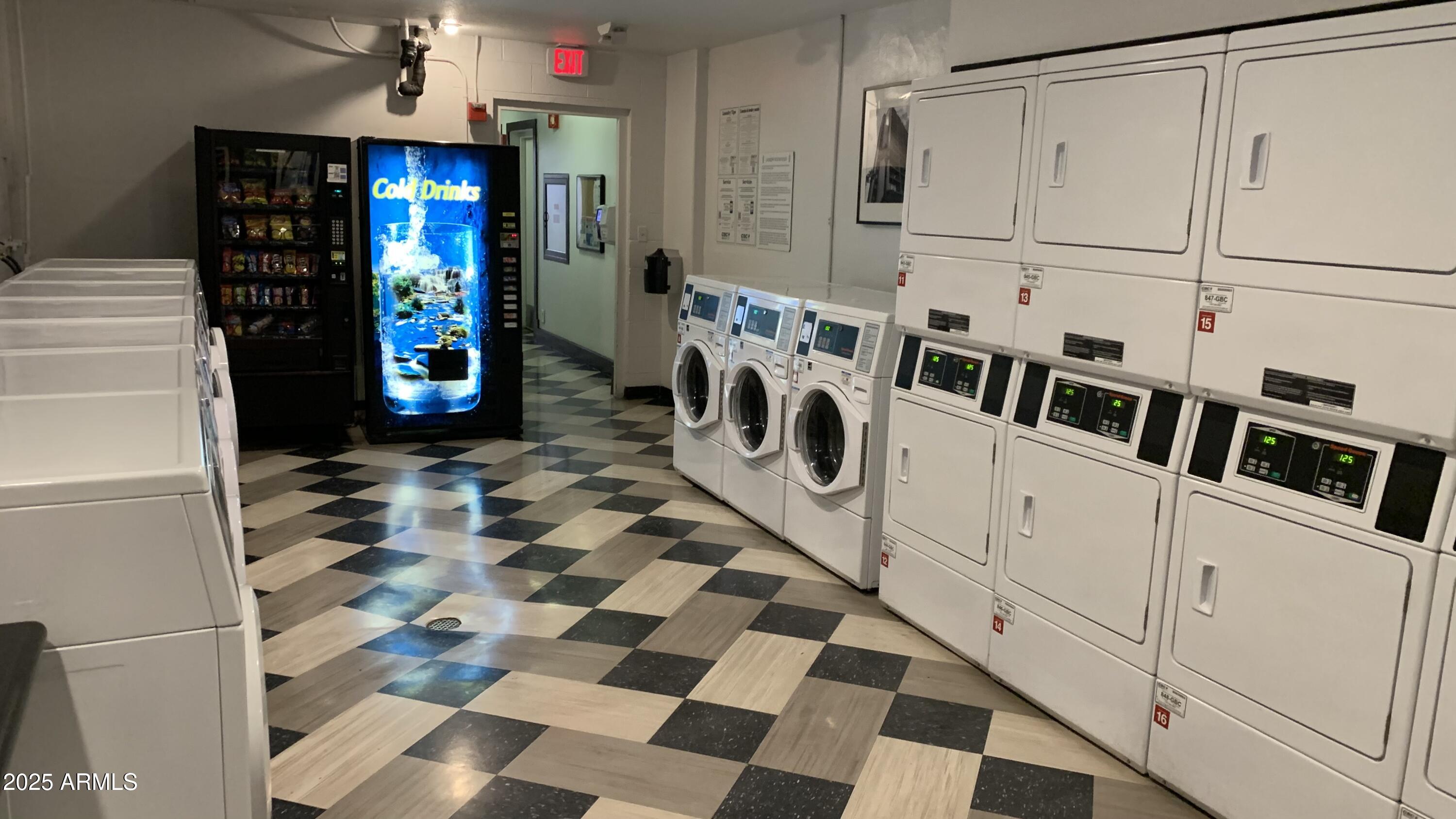 4750 N CENTRAL Avenue, 14A