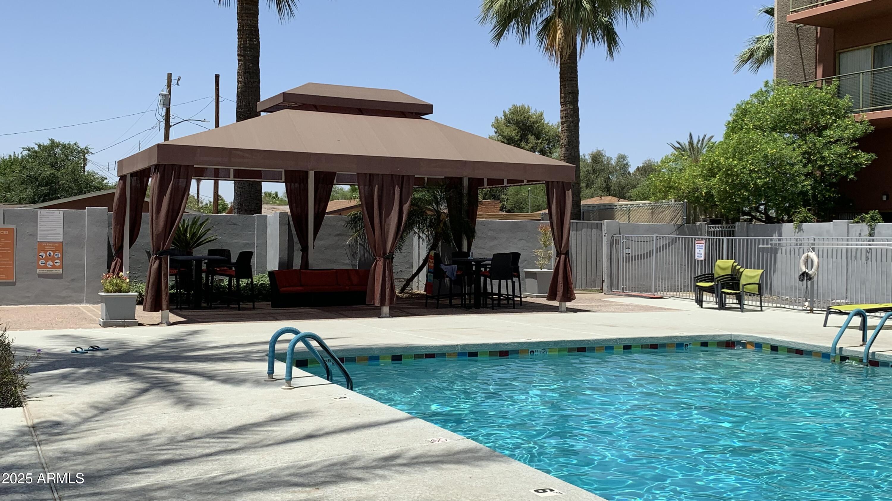 4750 N CENTRAL Avenue, 14A