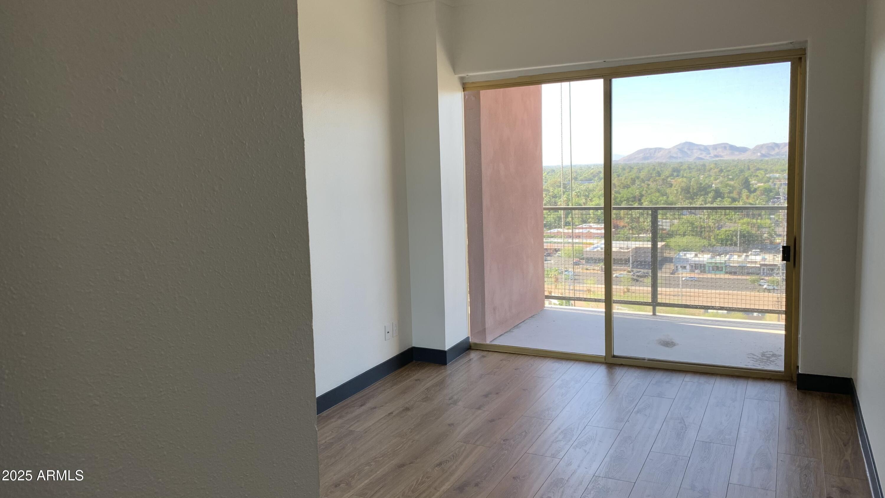 4750 N CENTRAL Avenue, 14A