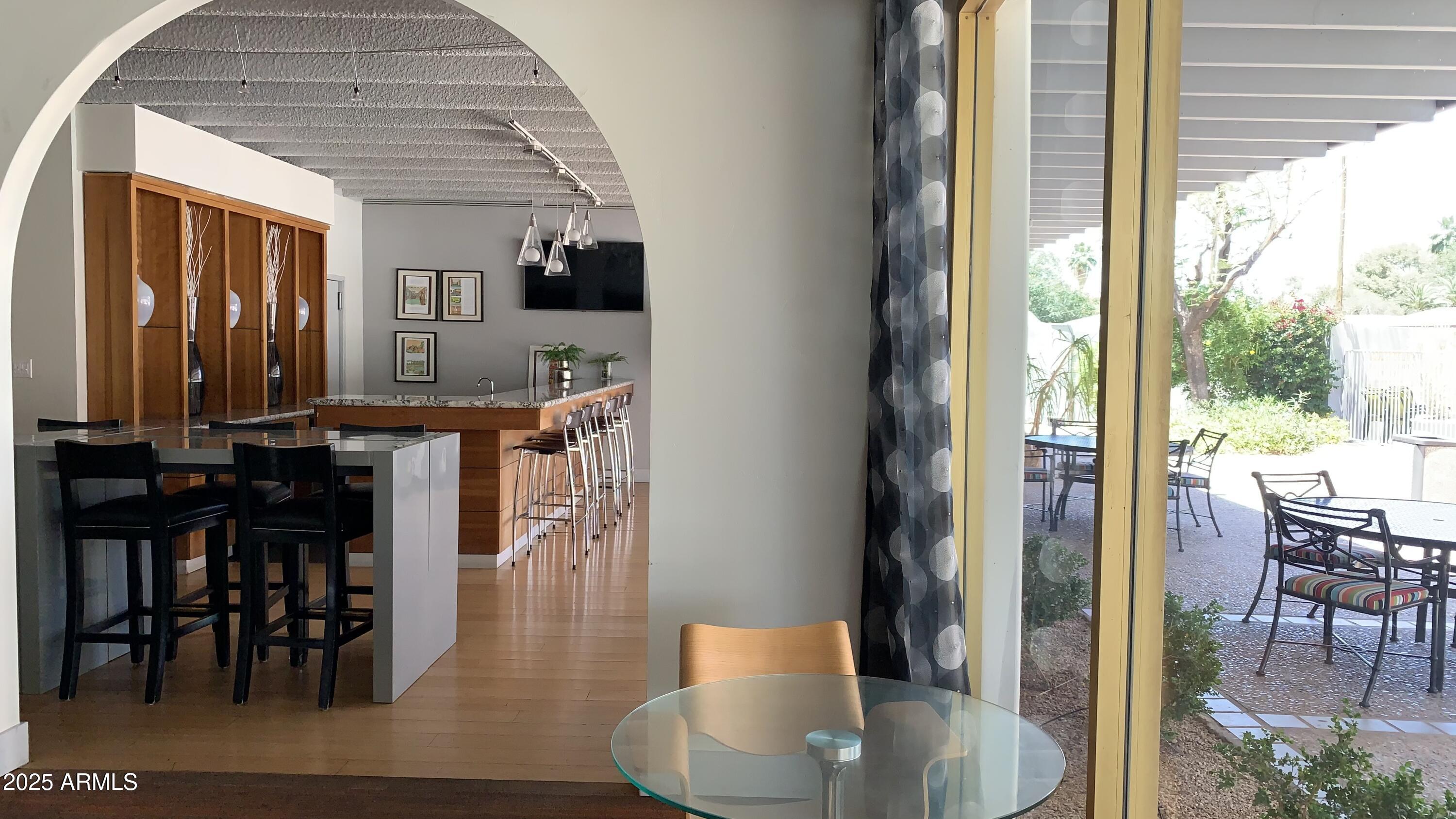 4750 N CENTRAL Avenue, 14A