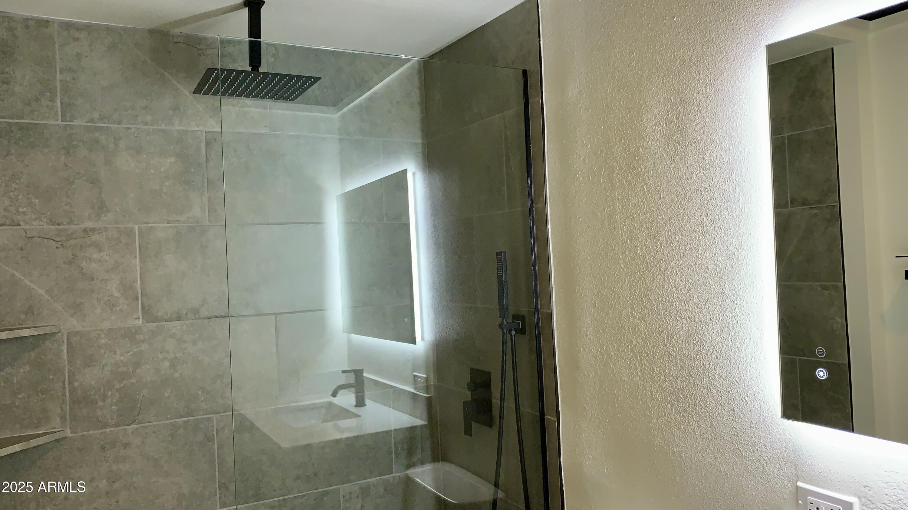 4750 N CENTRAL Avenue, 14A