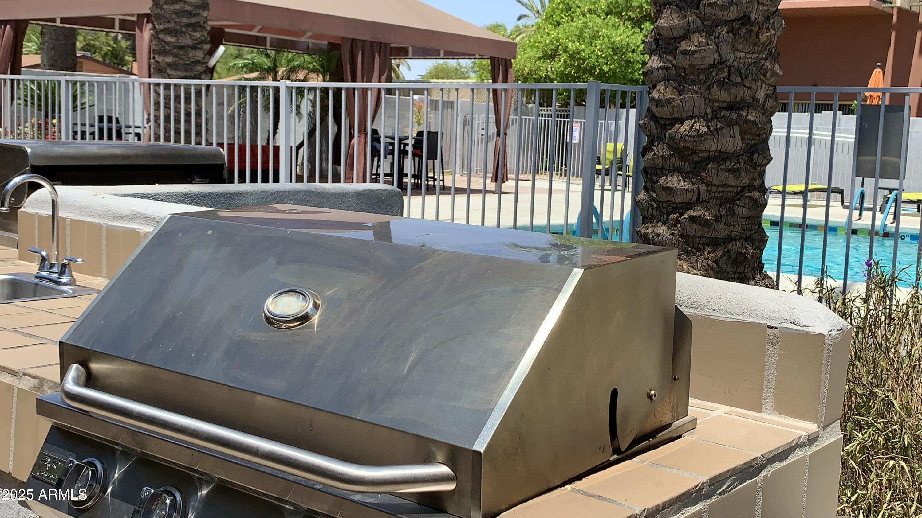 4750 N CENTRAL Avenue, 14A