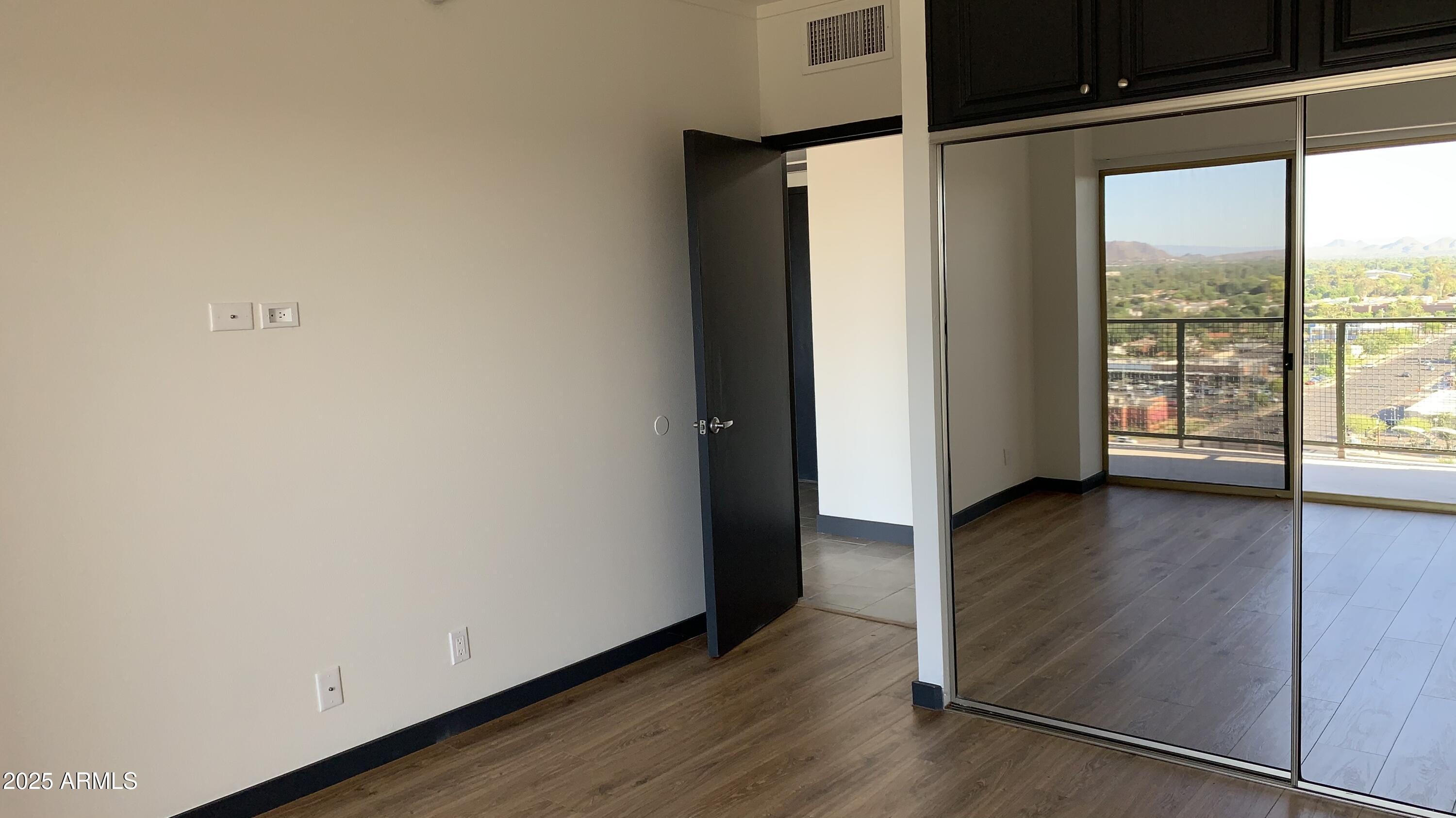 4750 N CENTRAL Avenue, 14A