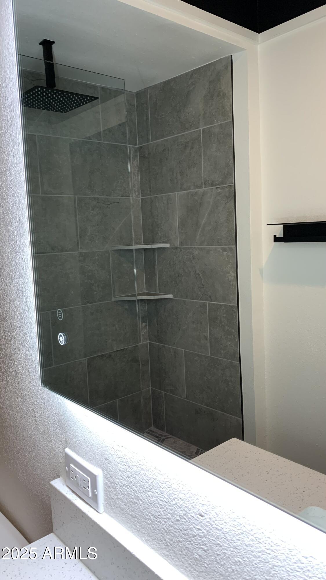 4750 N CENTRAL Avenue, 14A