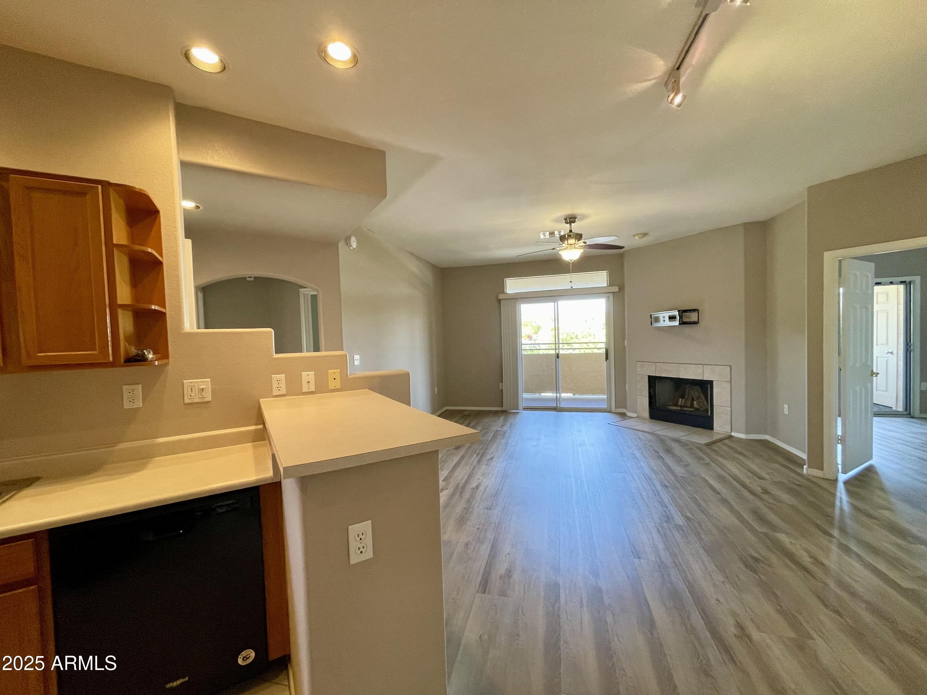 10410 N CAVE CREEK Road, 2100