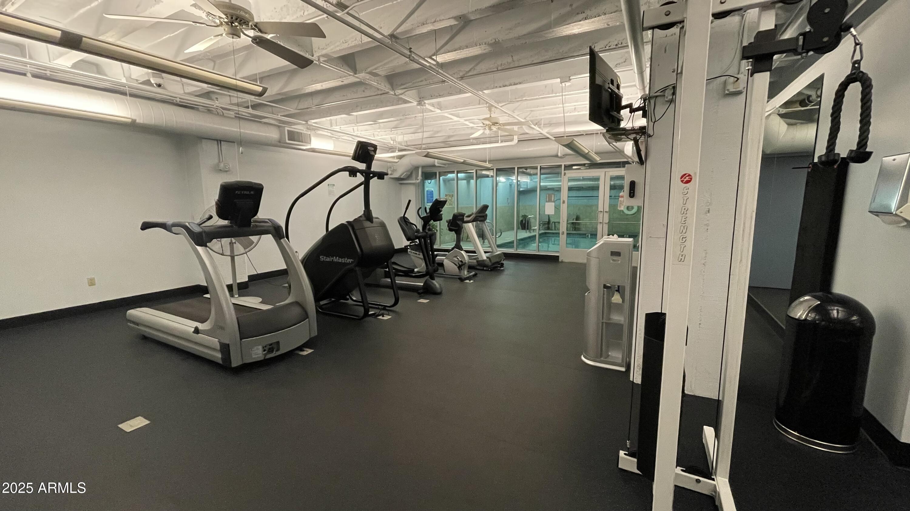 114 W ADAMS Street, 404