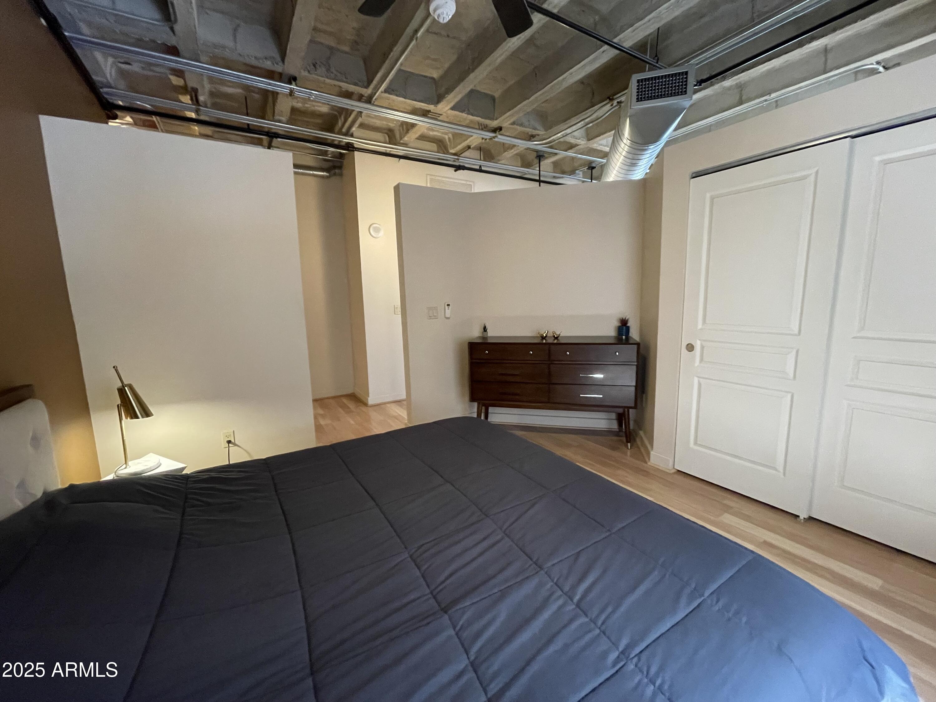 114 W ADAMS Street, 404