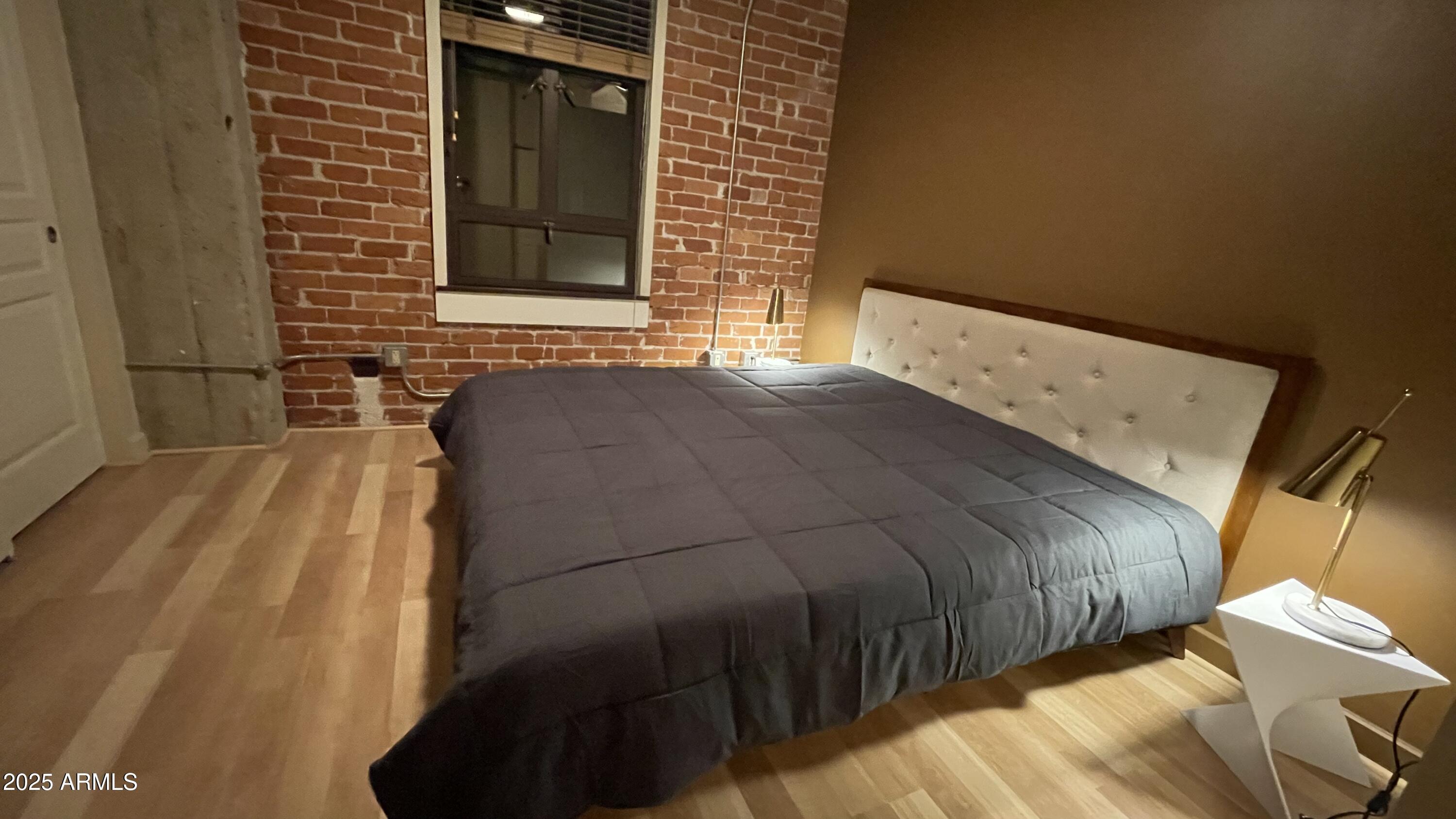 114 W ADAMS Street, 404