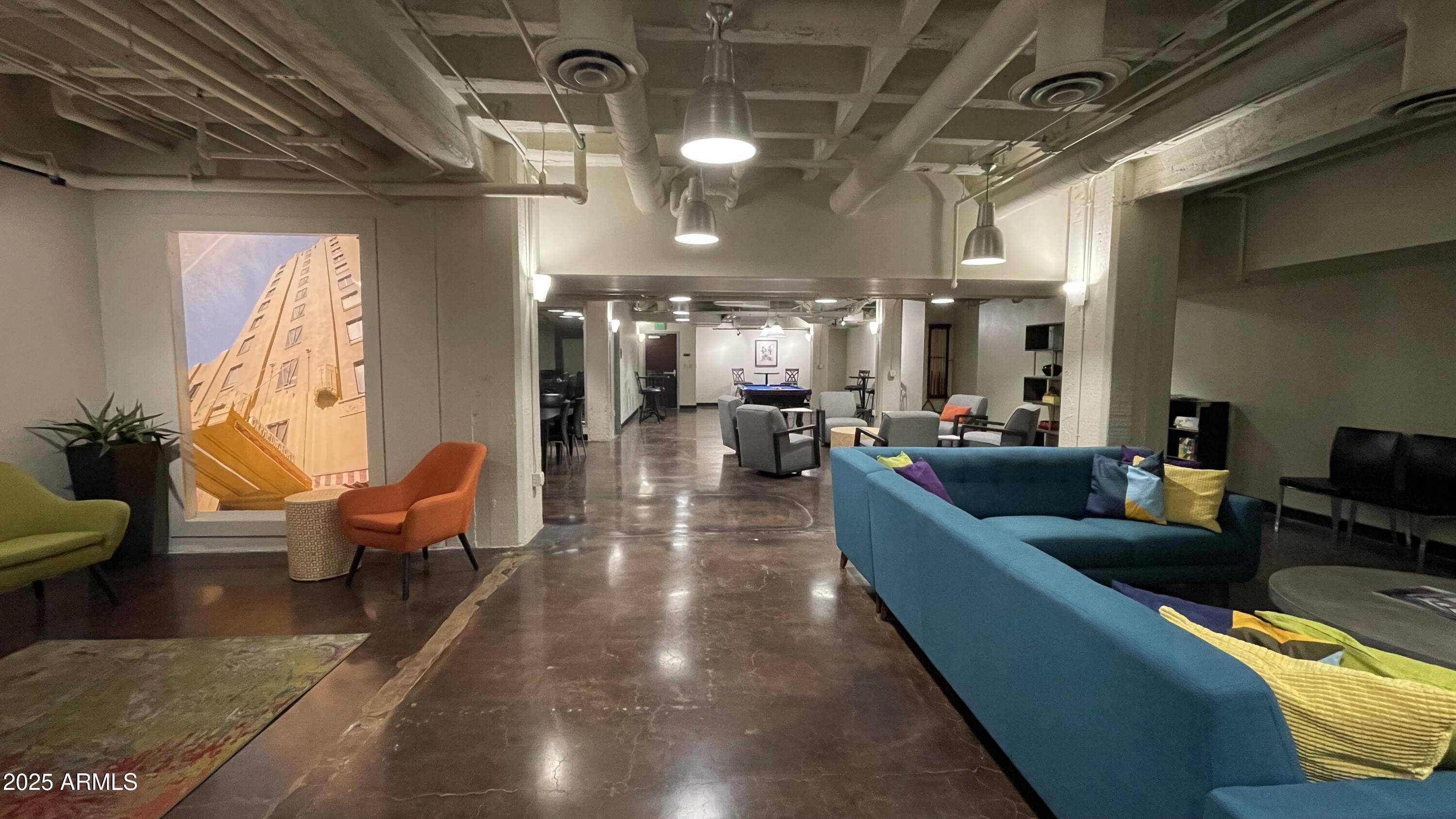 114 W ADAMS Street, 404