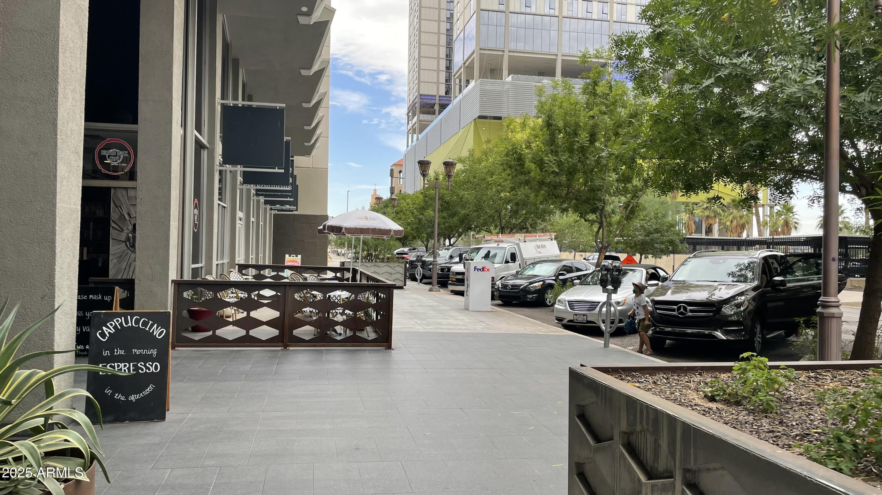 114 W ADAMS Street, 404