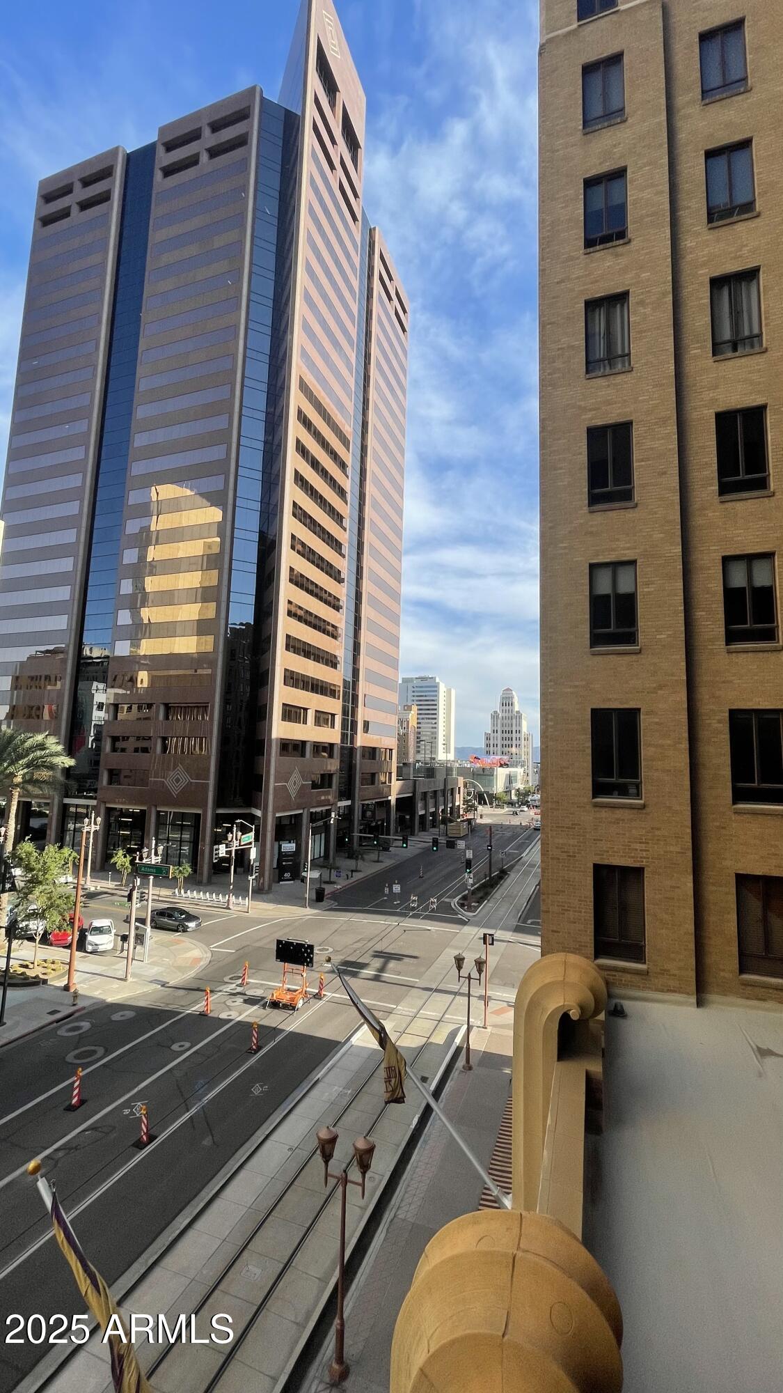 114 W ADAMS Street, 404