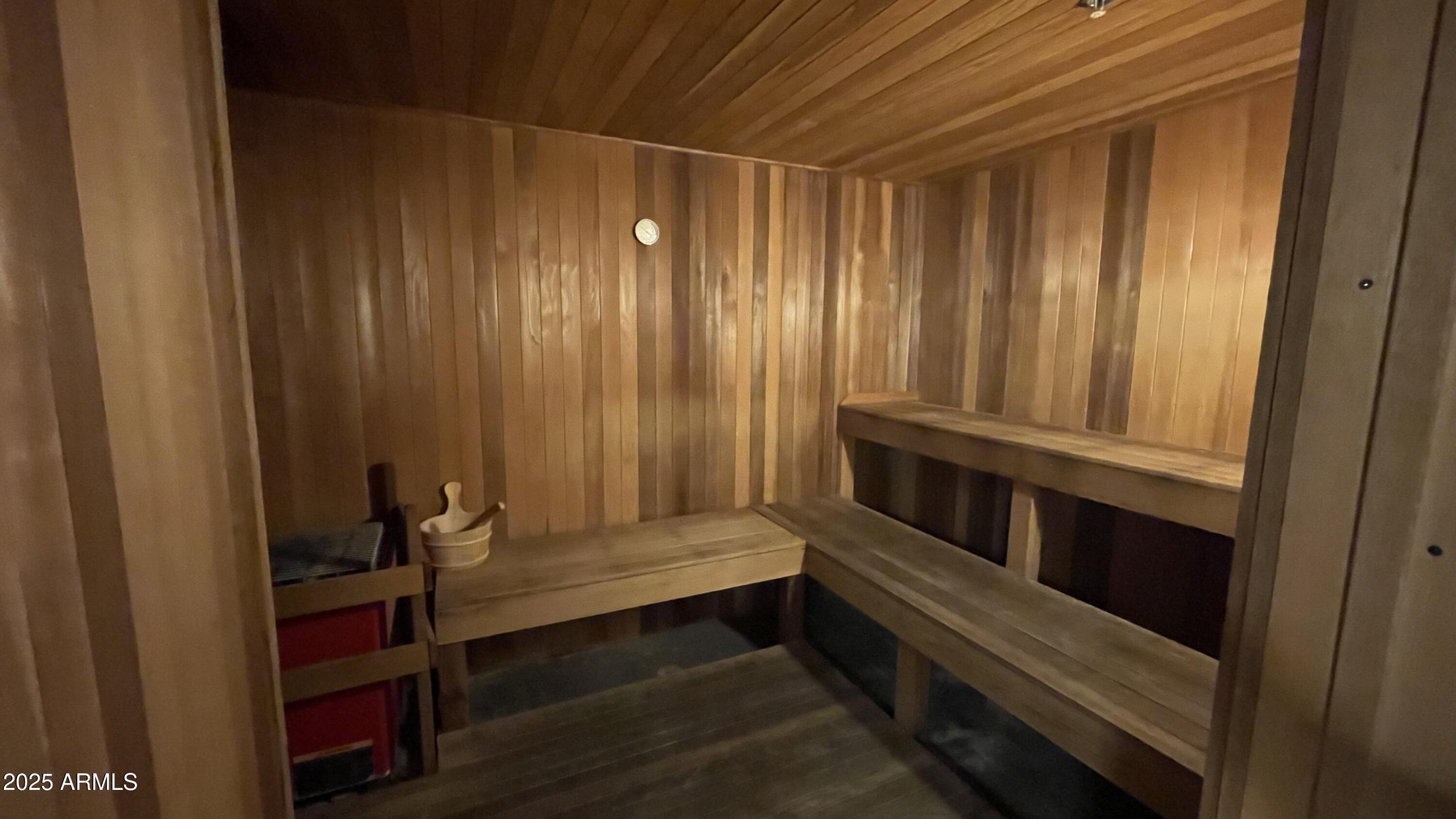 114 W ADAMS Street, 404