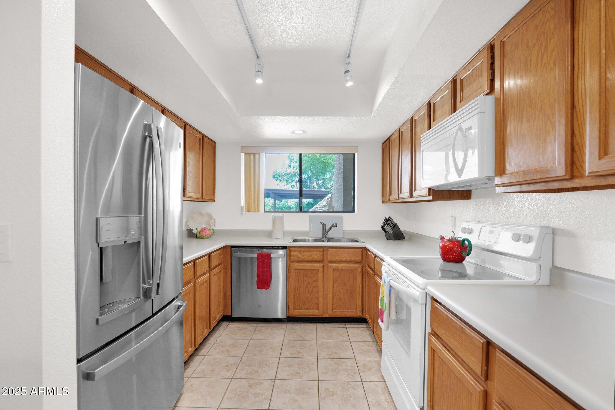 8651 E ROYAL PALM Road, 121