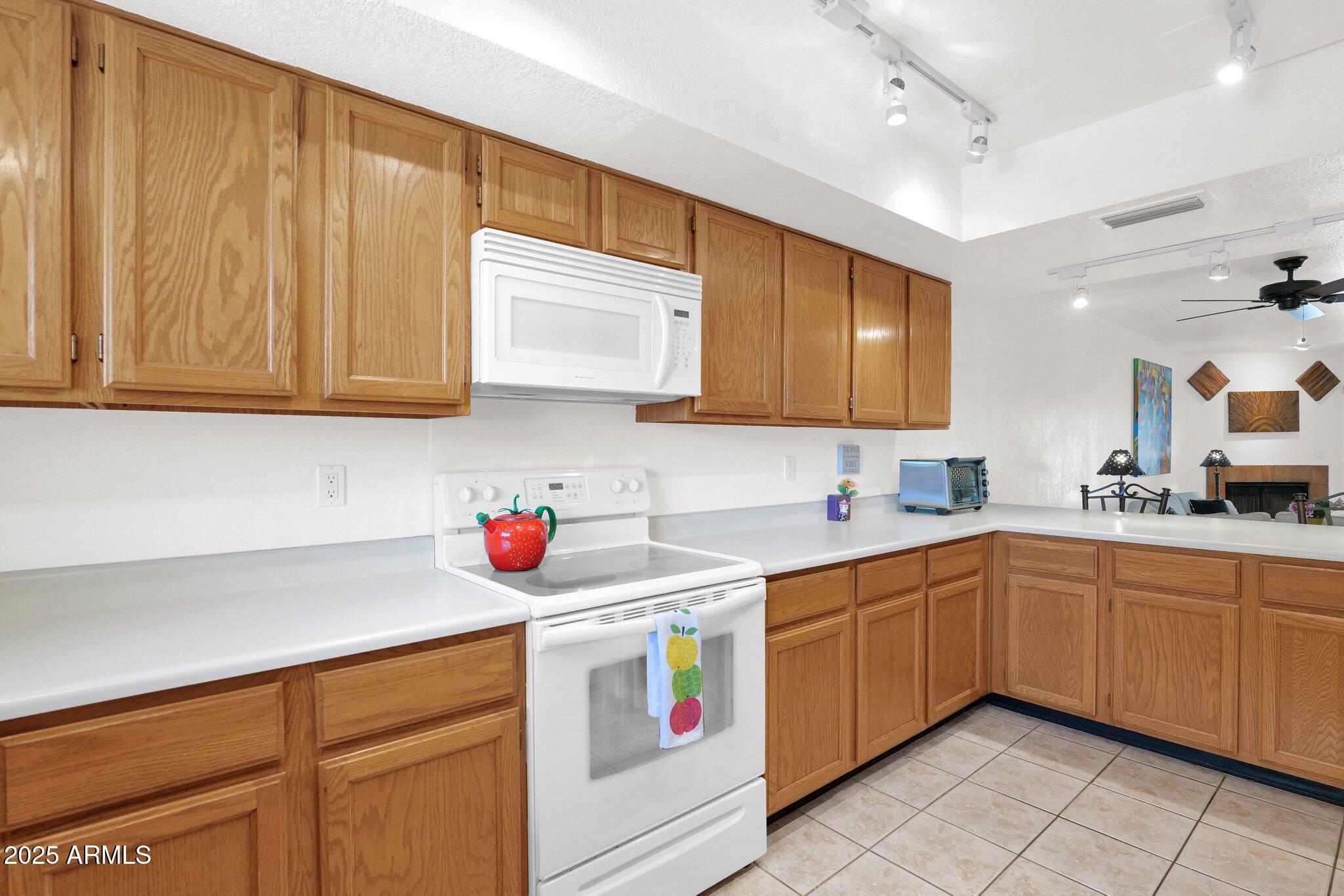 8651 E ROYAL PALM Road, 121