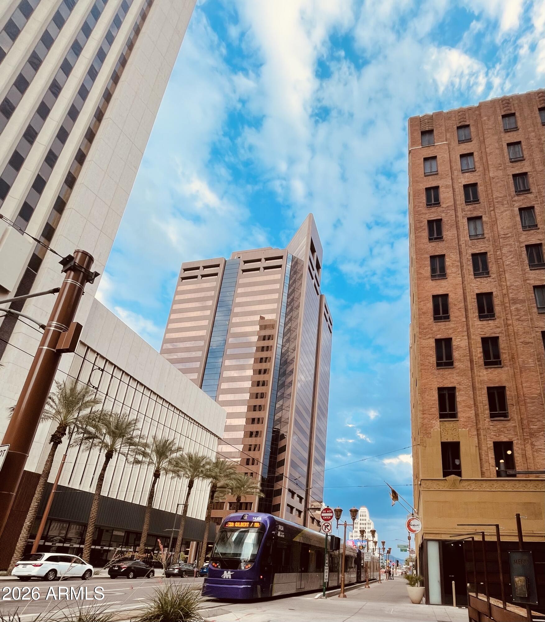 114 W ADAMS Street 404