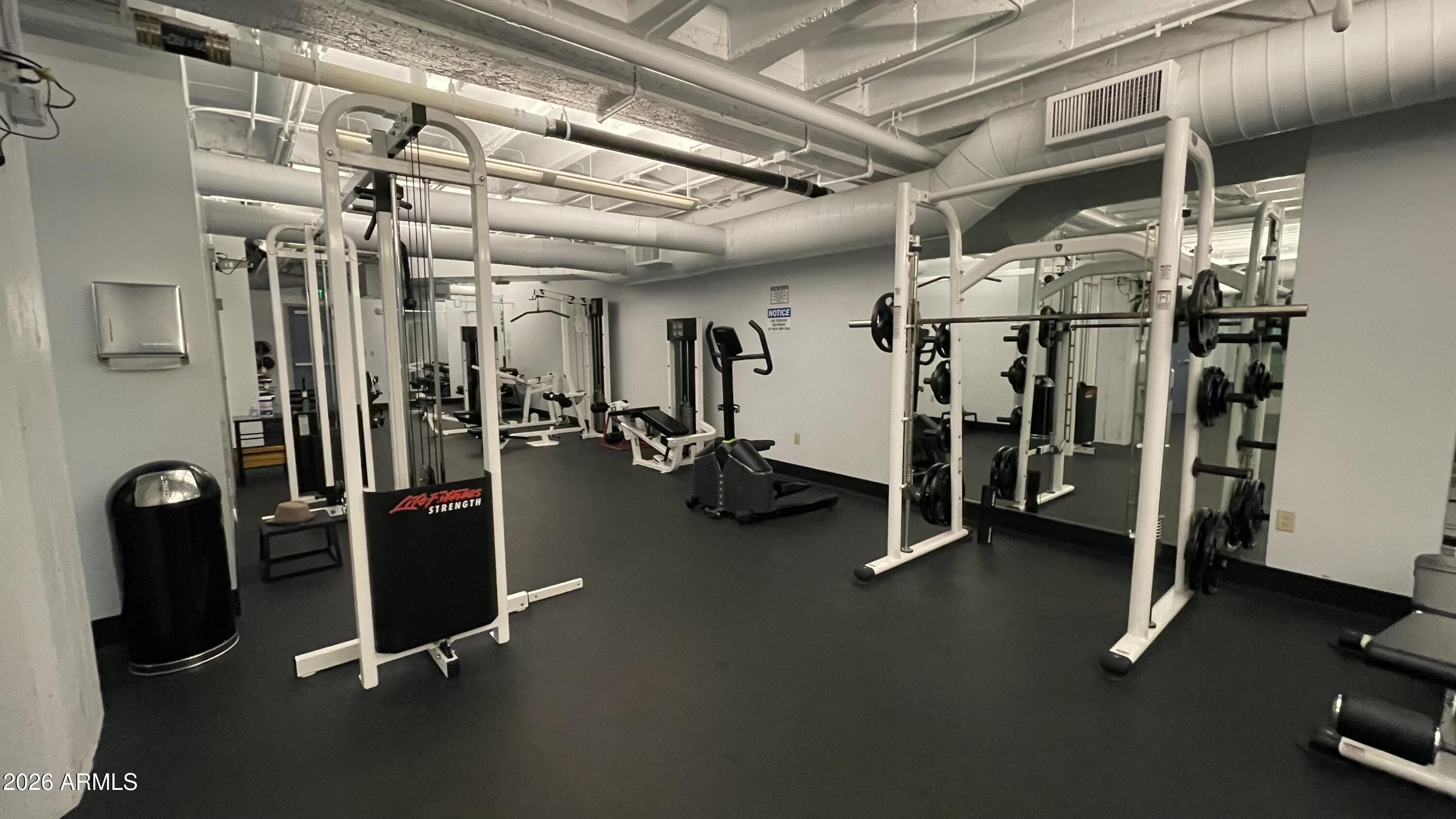 114 W ADAMS Street 404