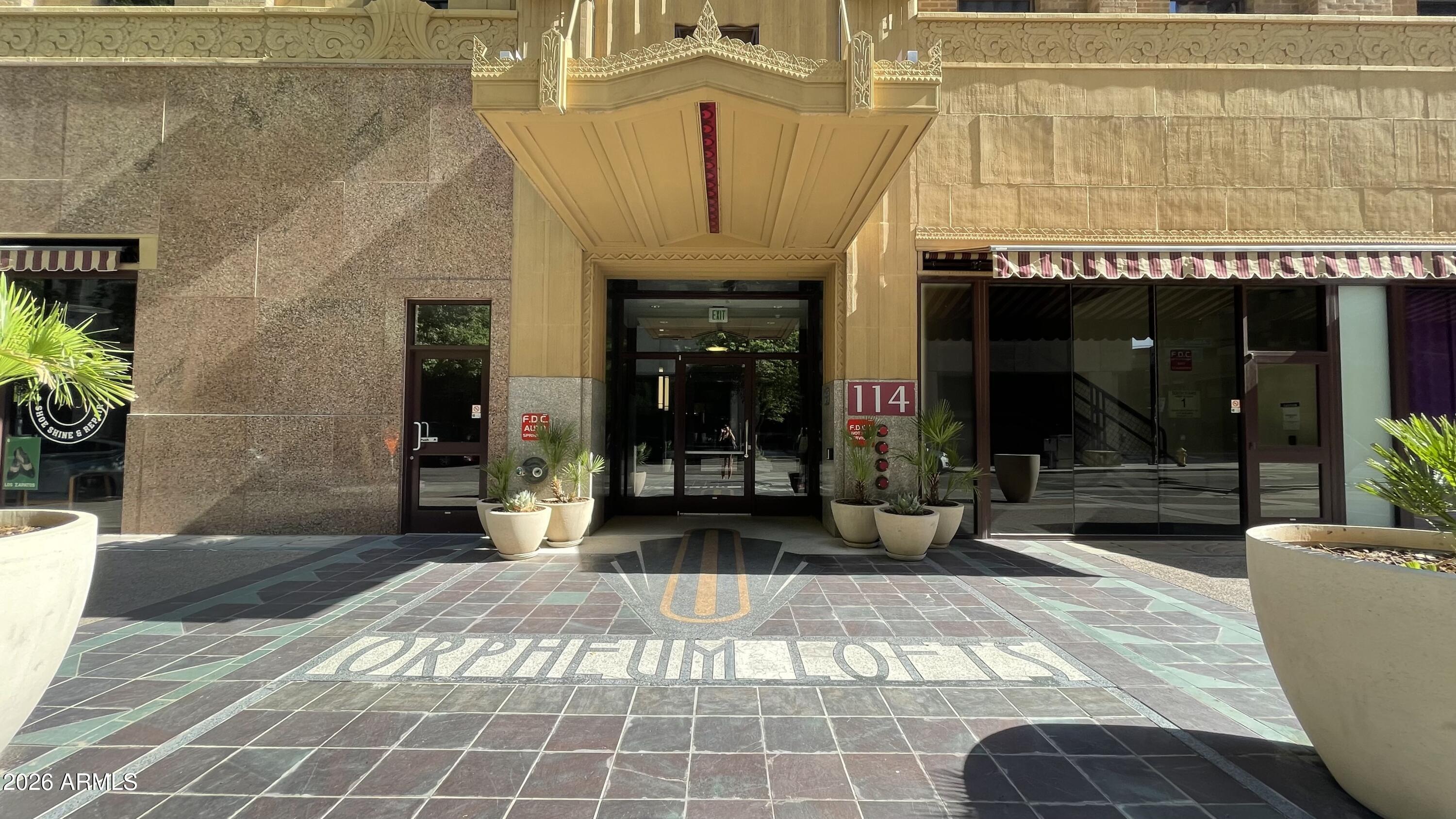 114 W ADAMS Street 404