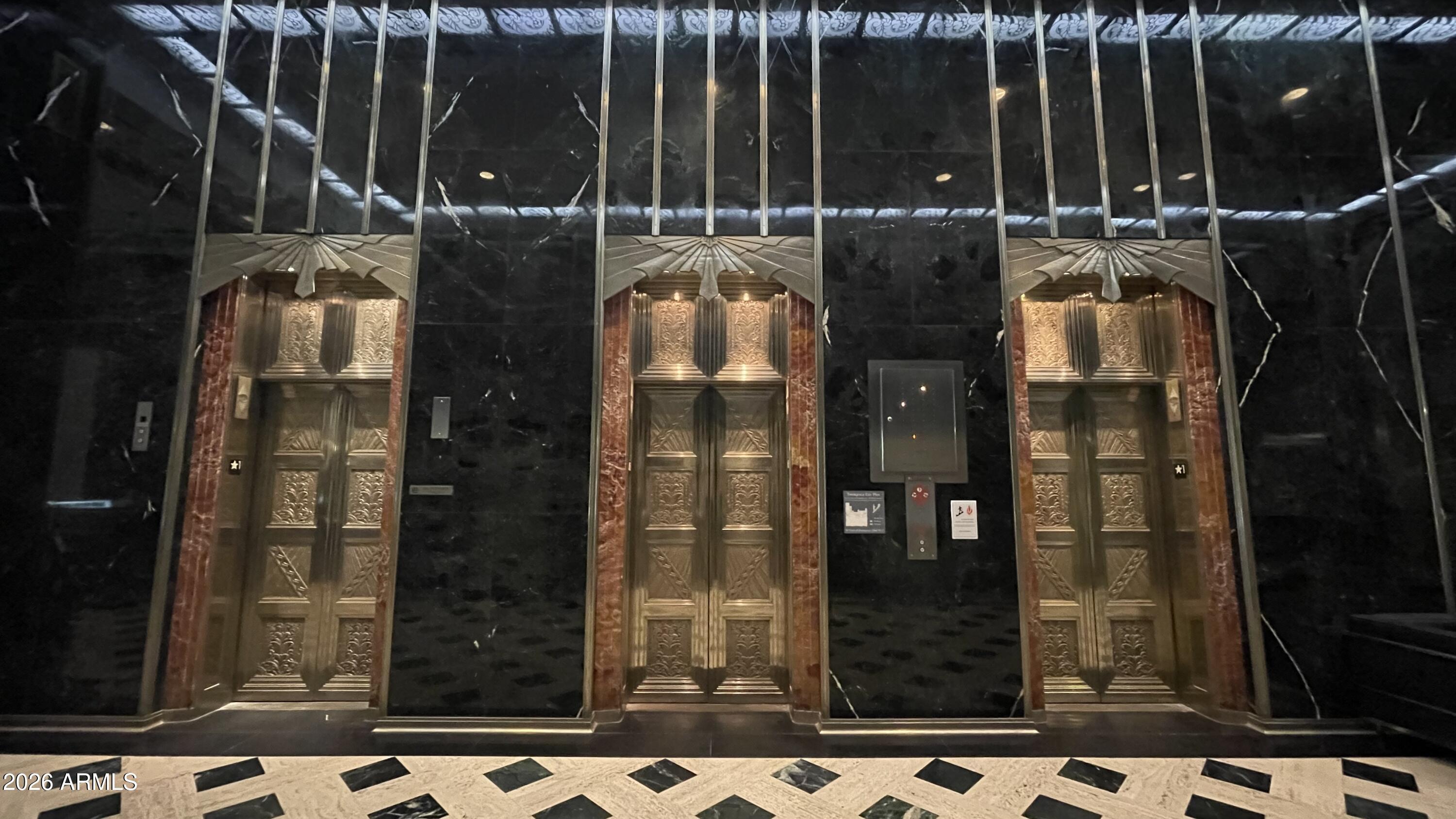 114 W ADAMS Street 404