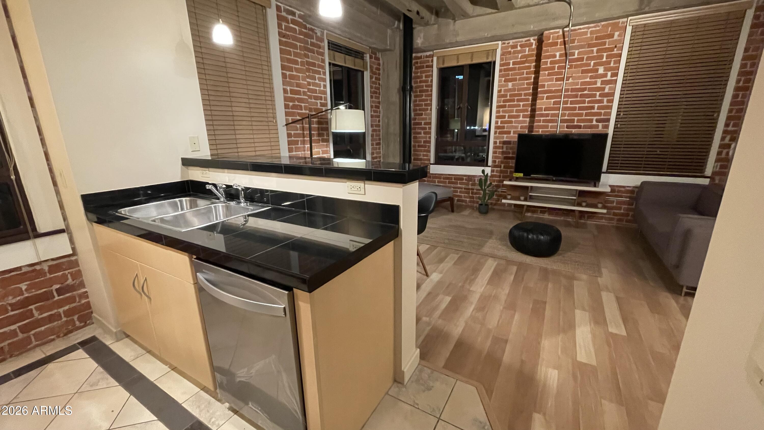 114 W ADAMS Street 404