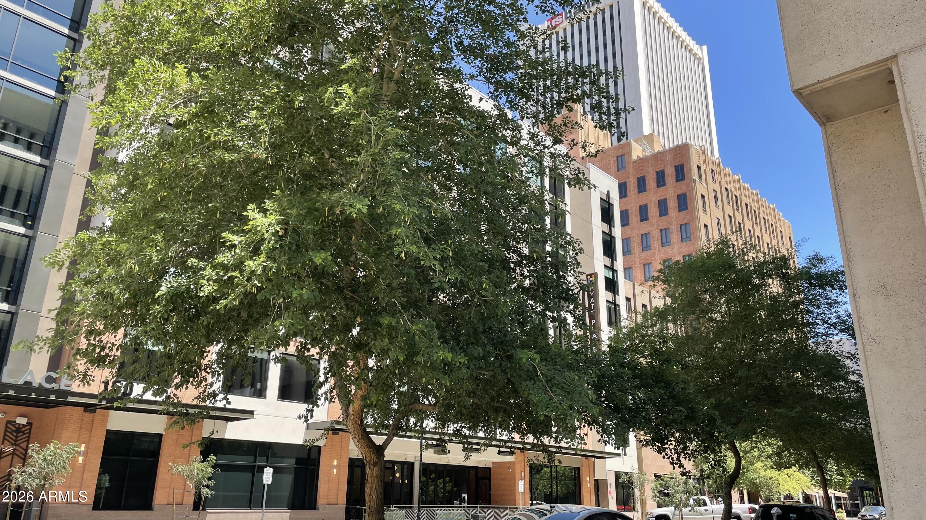 114 W ADAMS Street 404