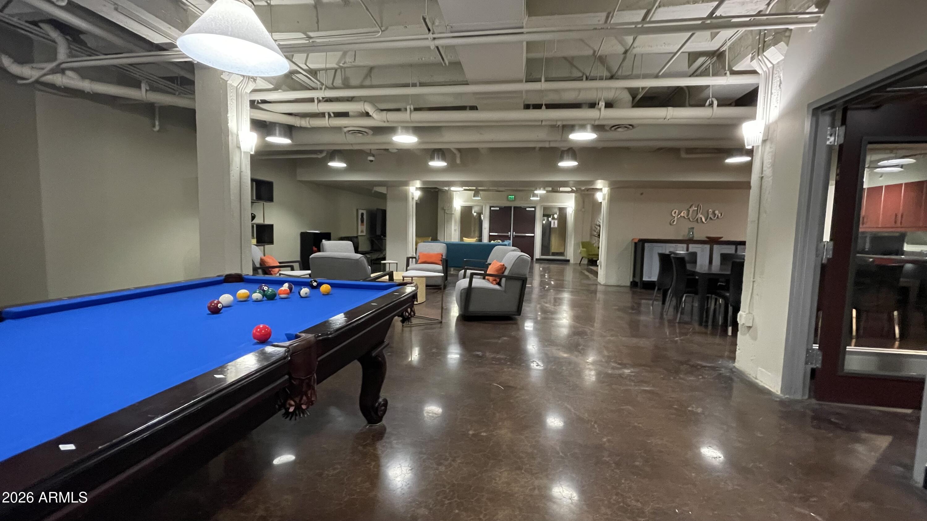 114 W ADAMS Street 404