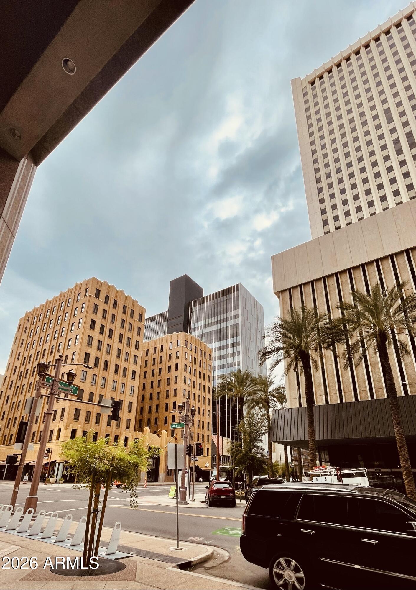 114 W ADAMS Street 404