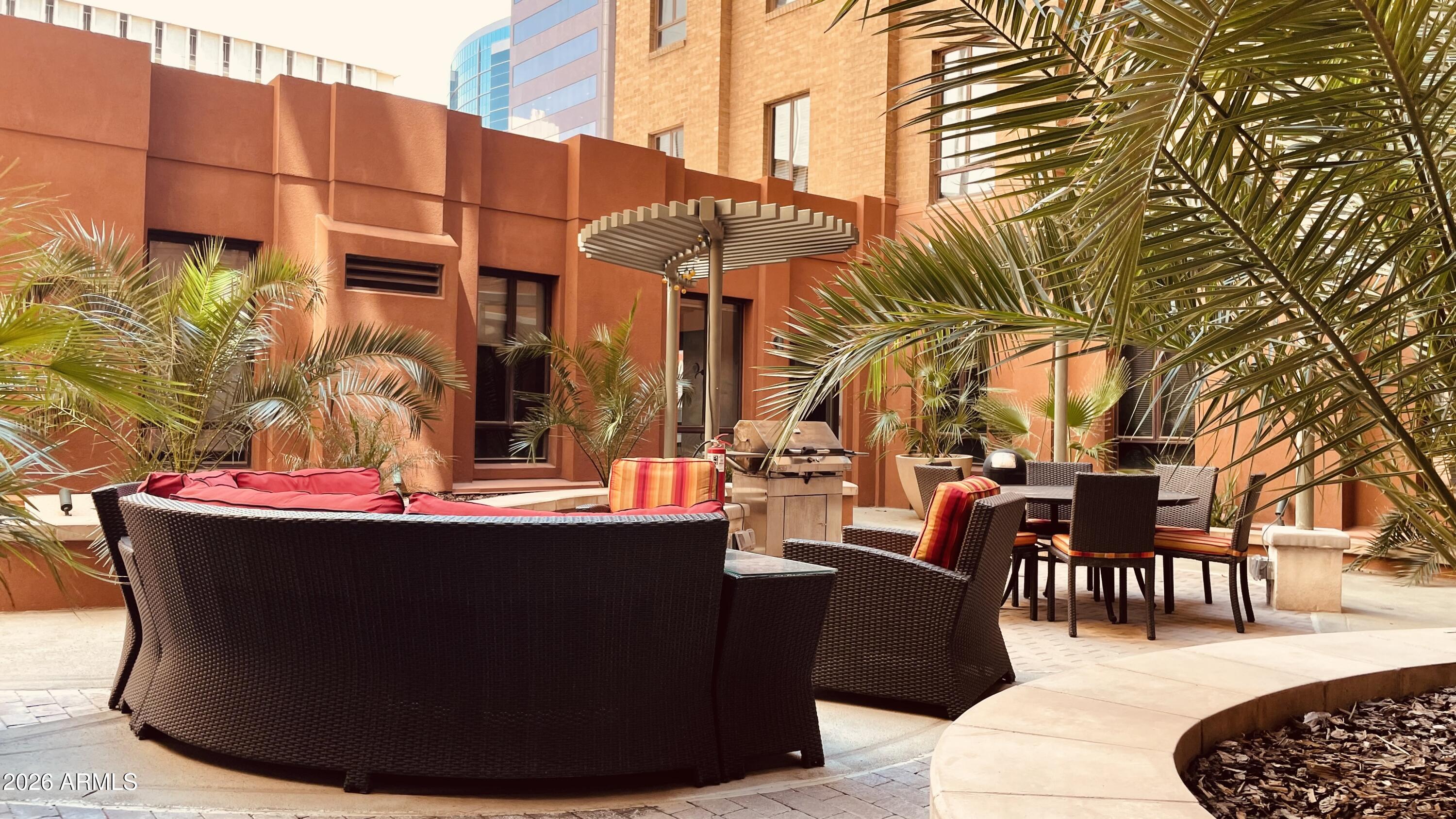 114 W ADAMS Street 404