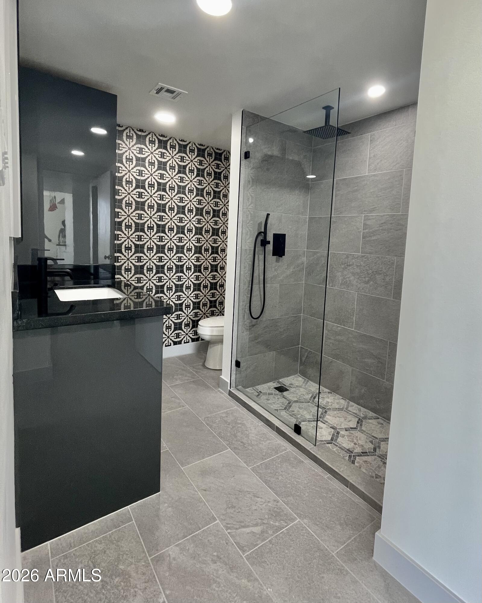 207 W Clarendon Avenue Unit 22C