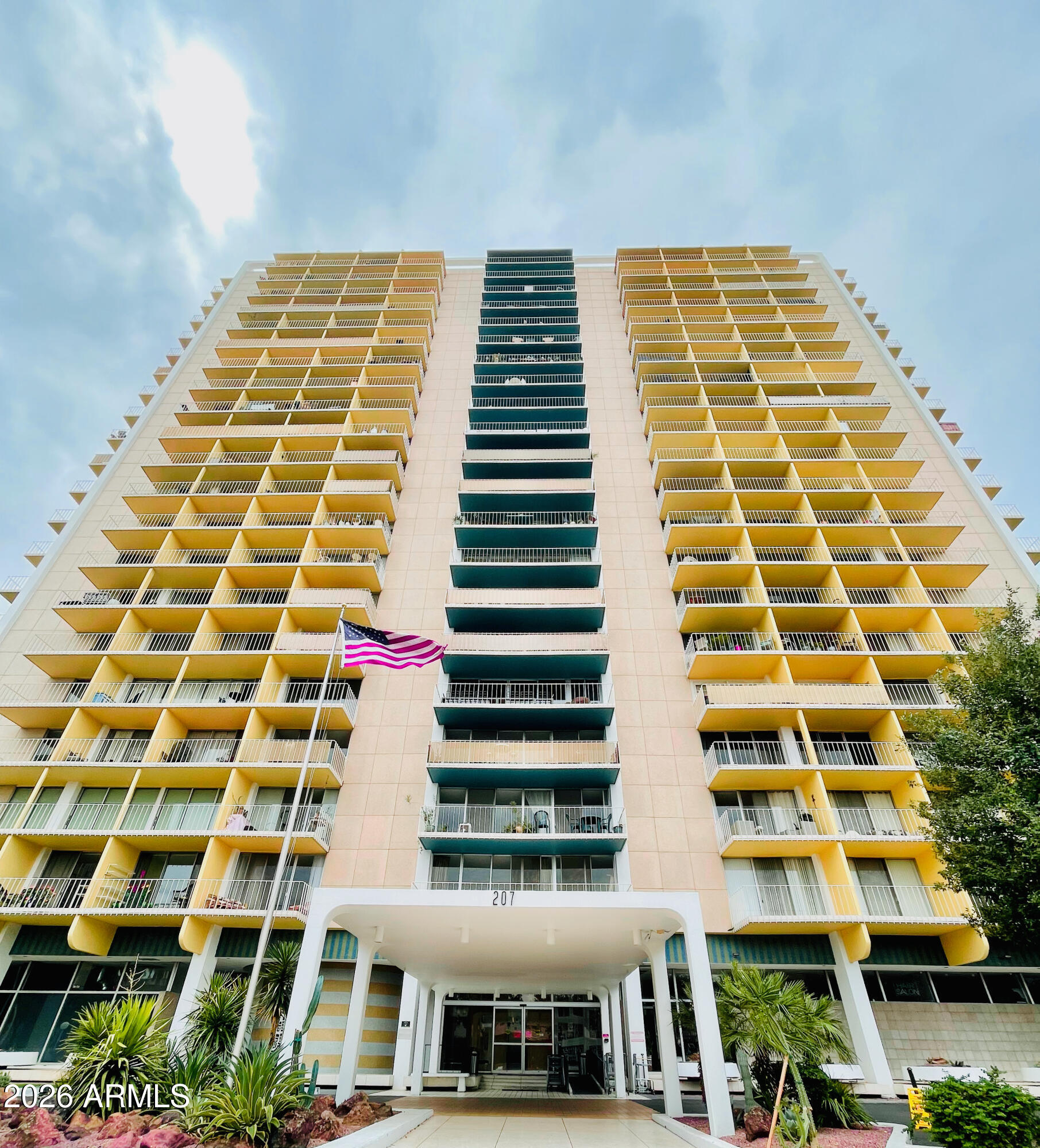 207 W Clarendon Avenue Unit 22C