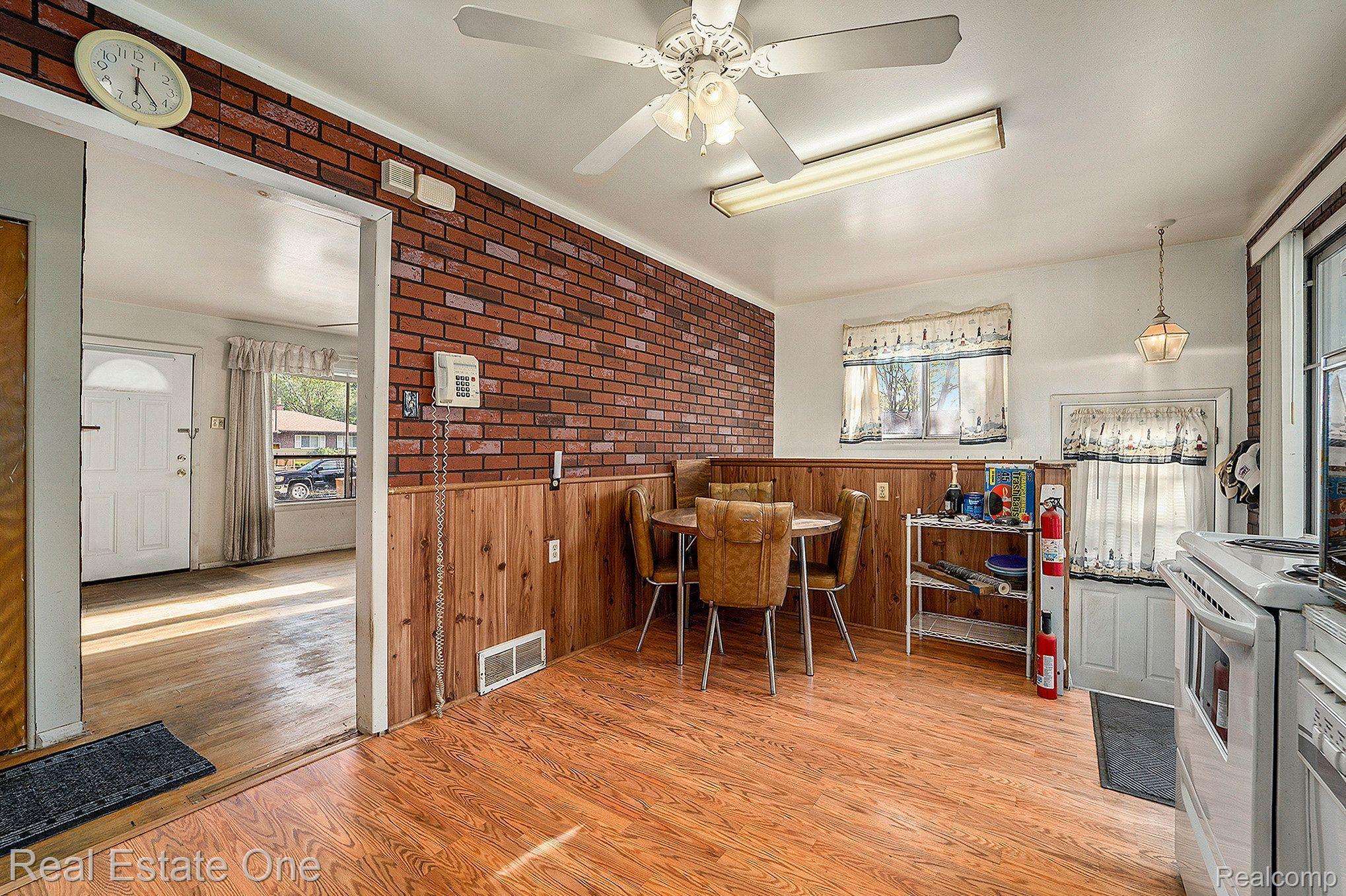 385 2ND AVE