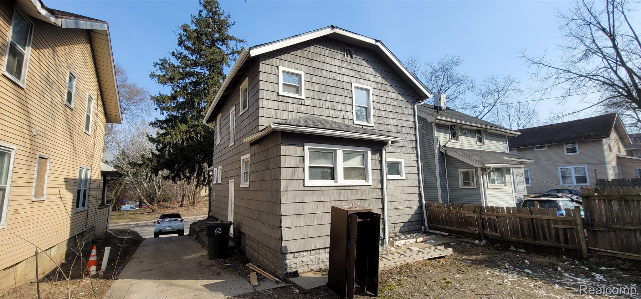 351 BALDWIN AVE